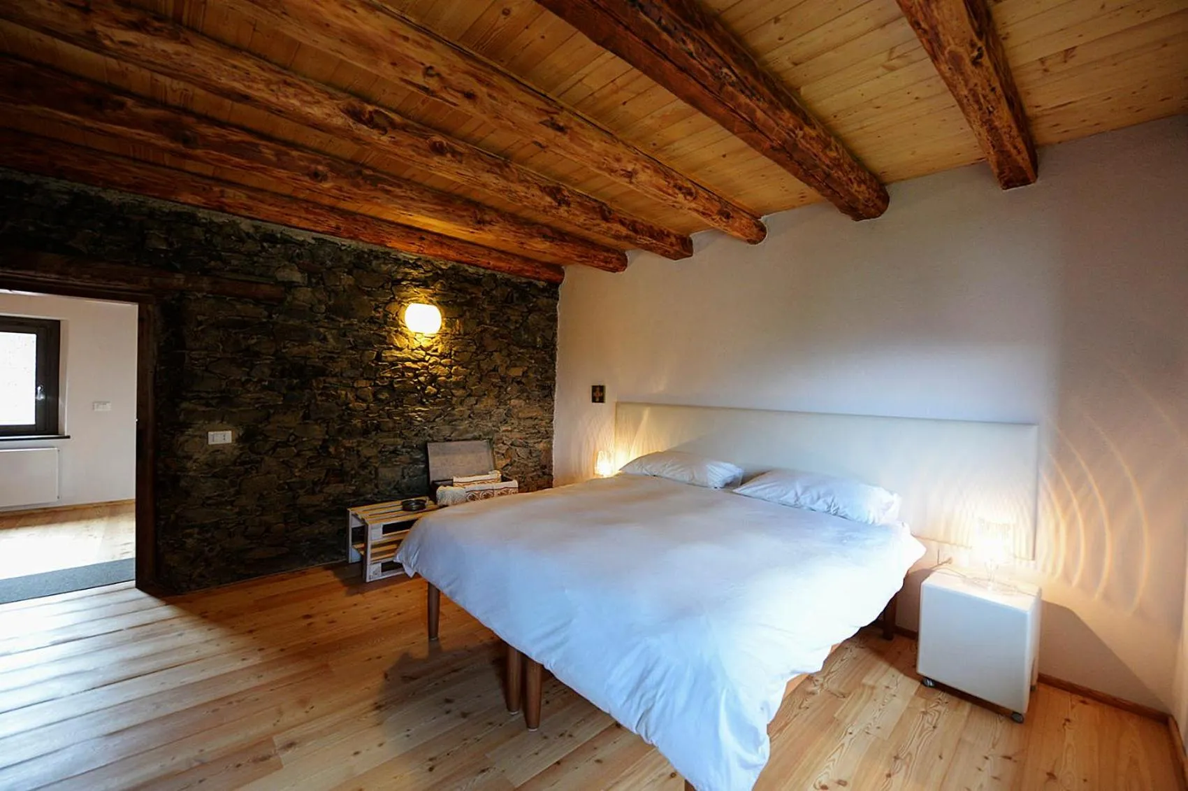 Bedroom, Bed in Albergo Diffuso Comeglians