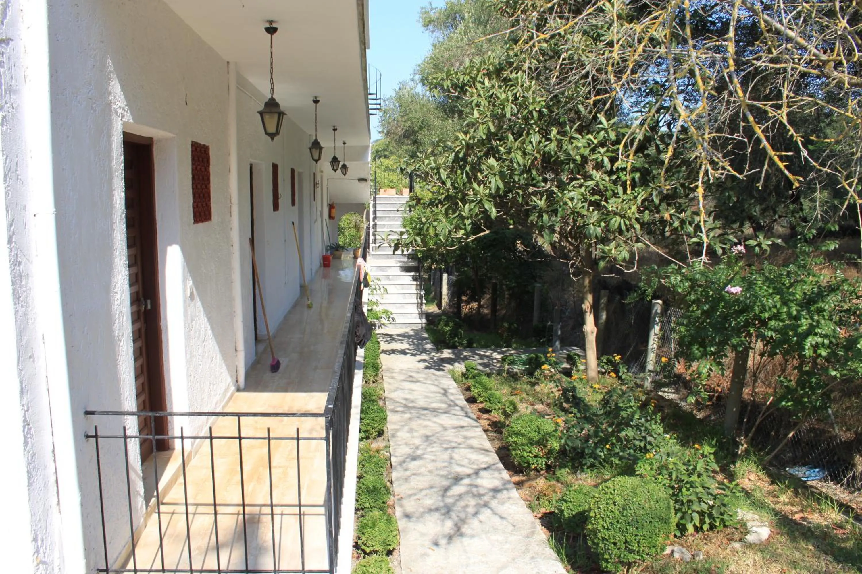Facade/entrance in Arillas Studios