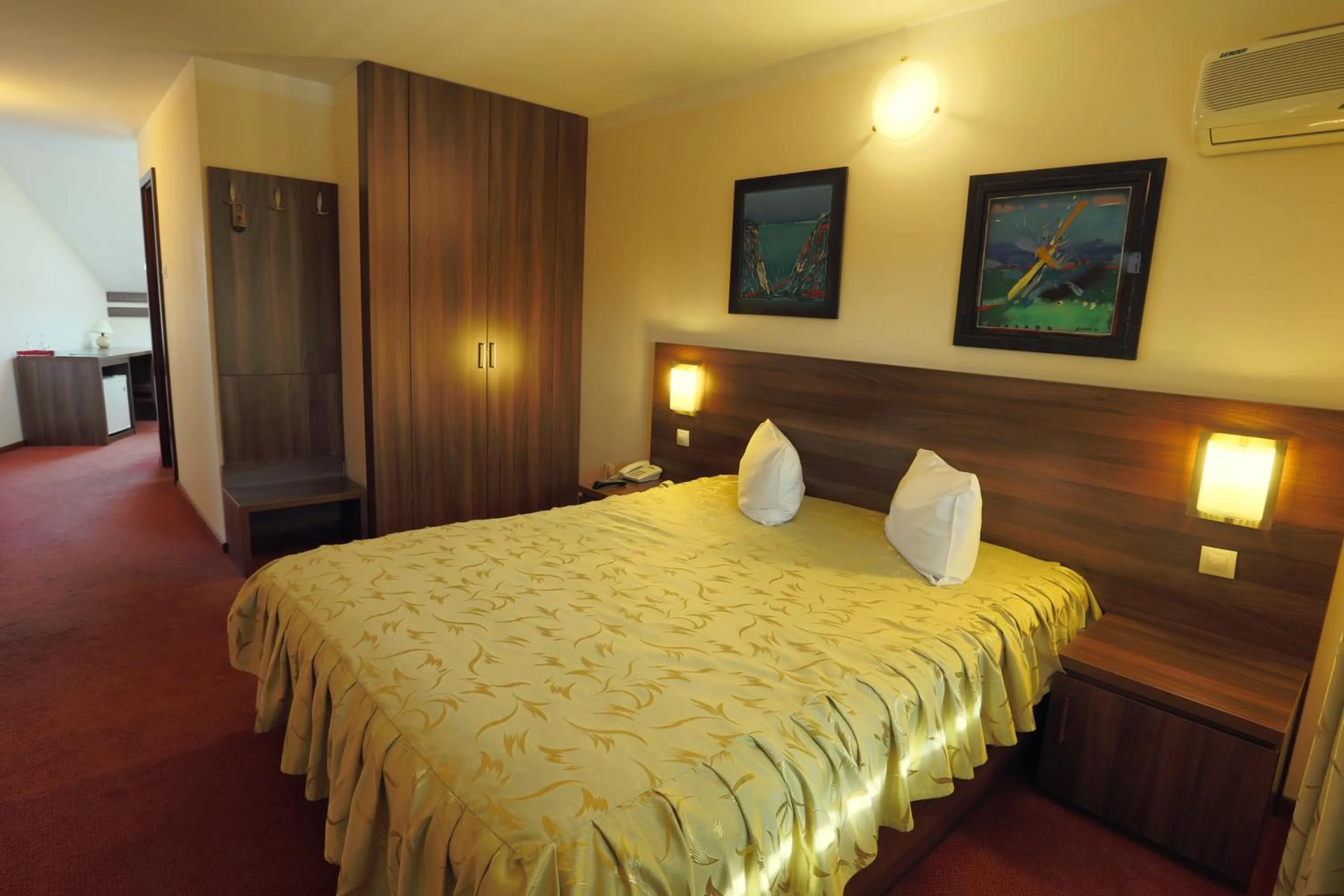 Photo of the whole room, Bed in Pension Tempo