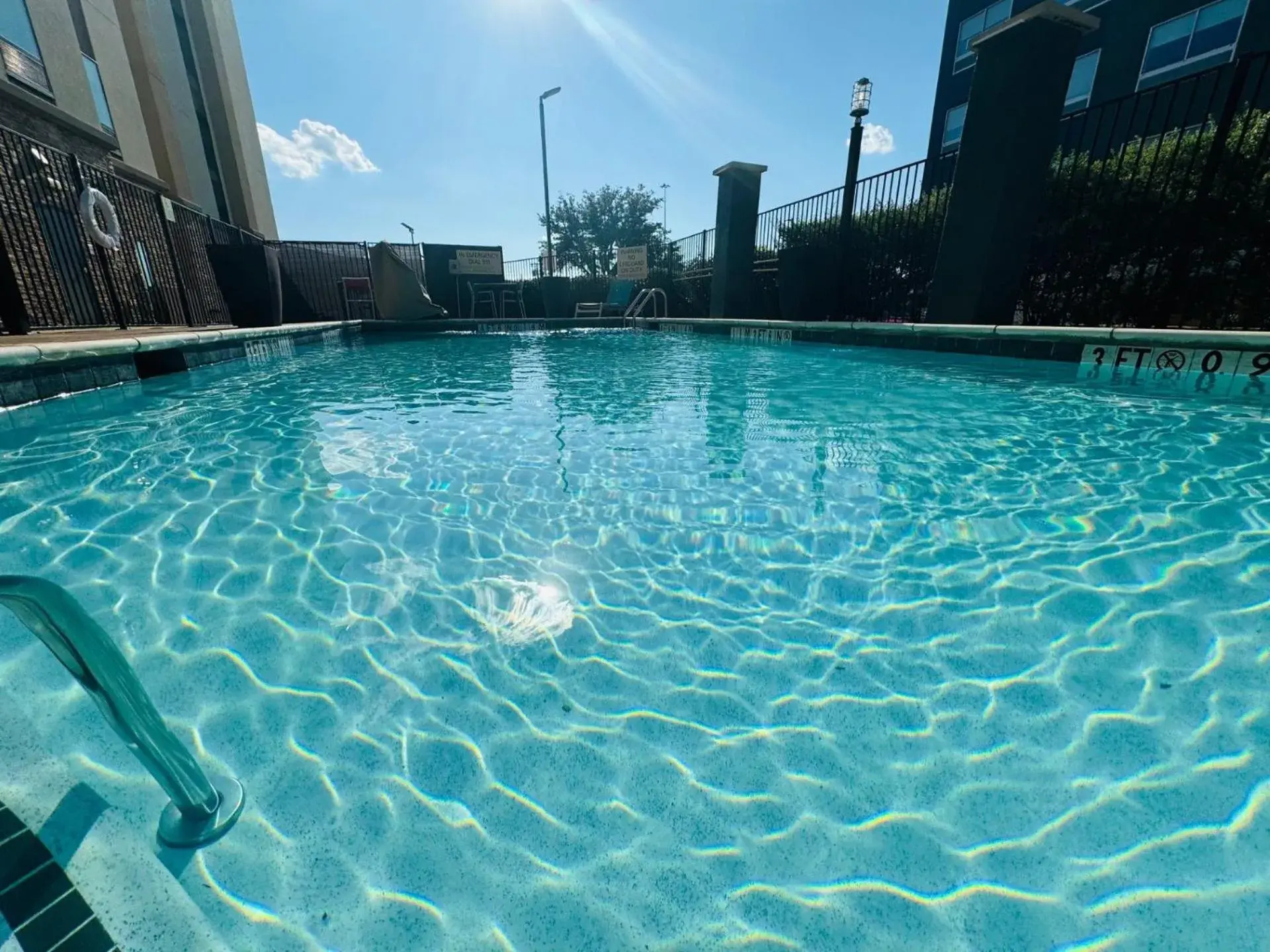 Swimming pool in Hampton Inn & Suites Dallas/Plano Central Swimming pool in Hampton Inn & Suites Dallas/Plano Central