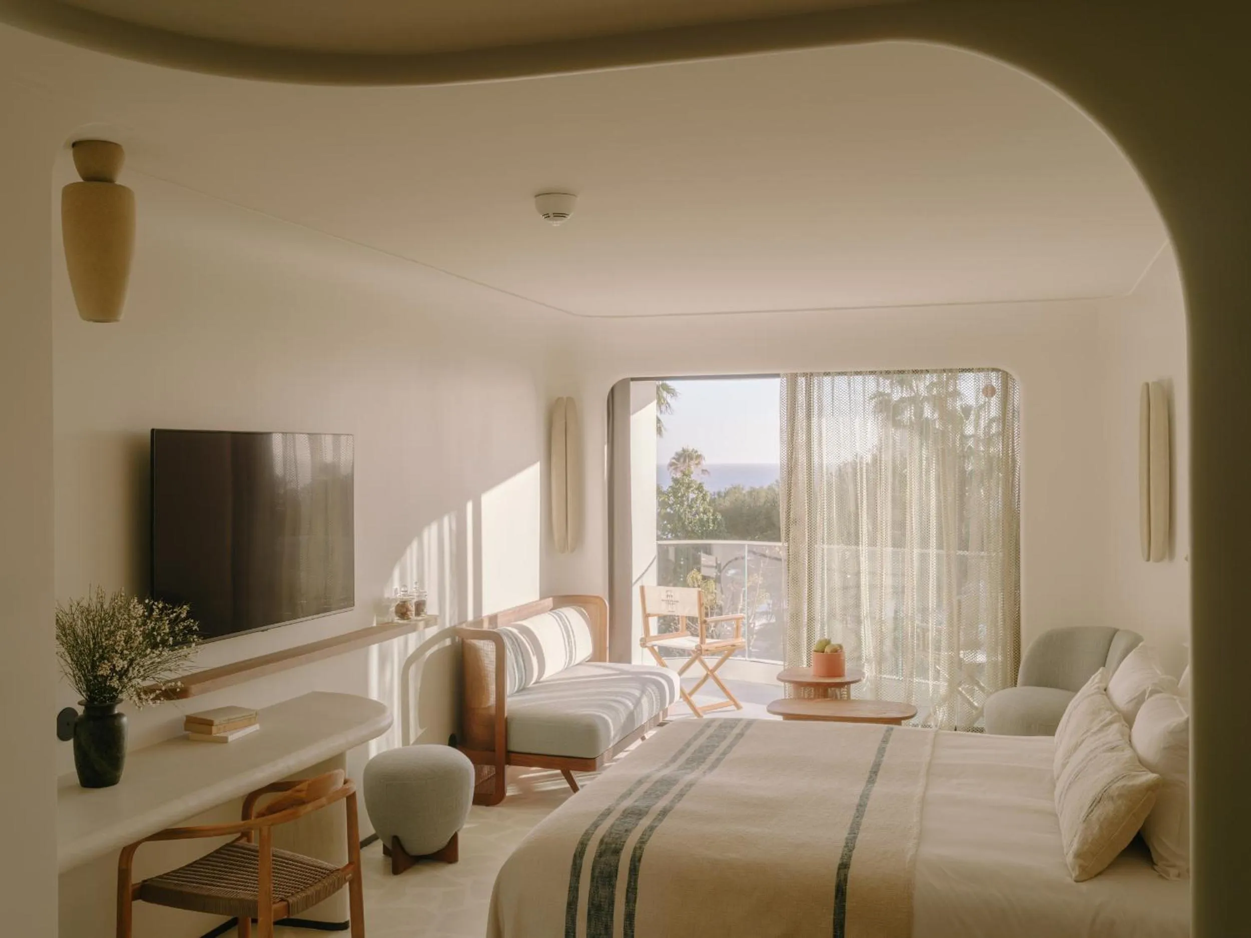 Balcony/Terrace, Bed in Hôtel & Spa Belle Plage