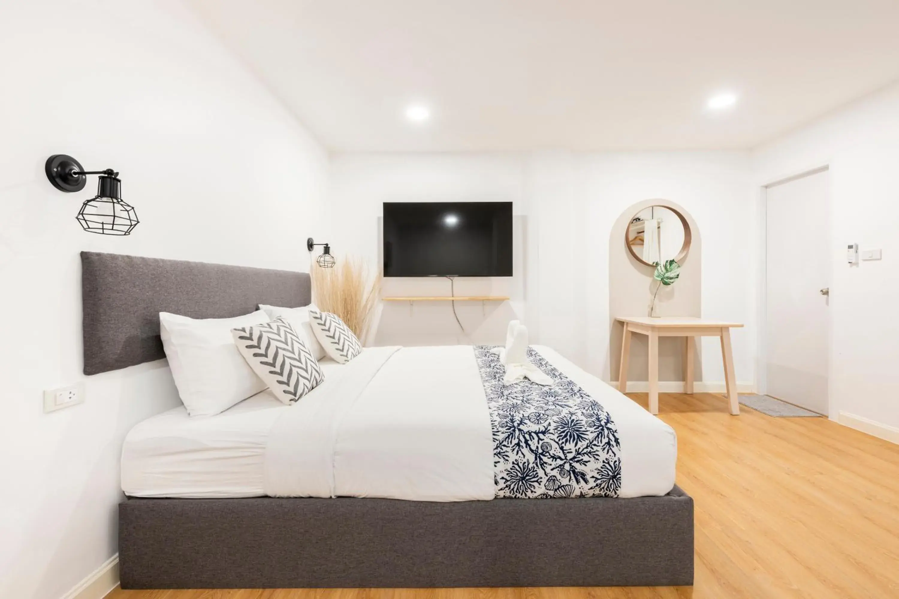 TV and multimedia, Bed in Lee's Mark Residence