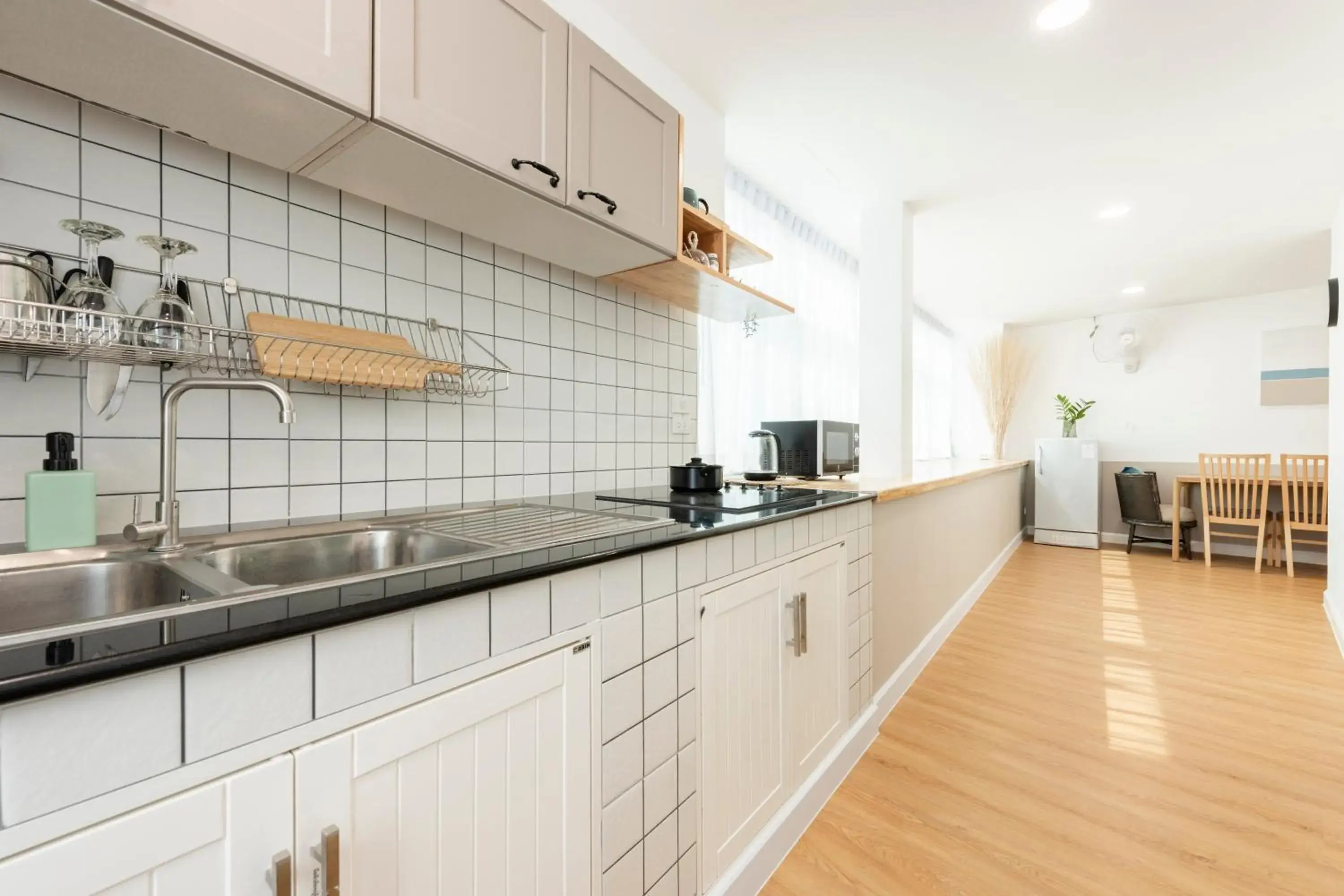 Kitchen or kitchenette, Kitchen/Kitchenette in Lee's Mark Residence