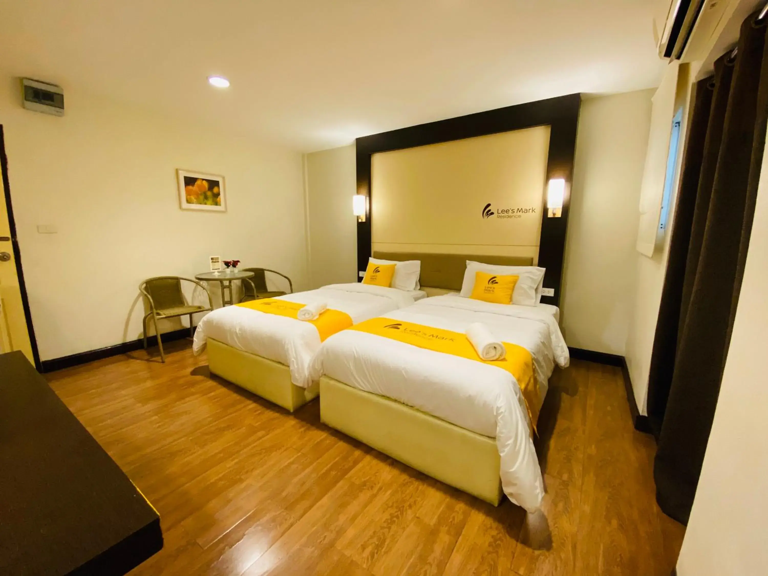 Deluxe Twin Room in Lee's Mark Residence