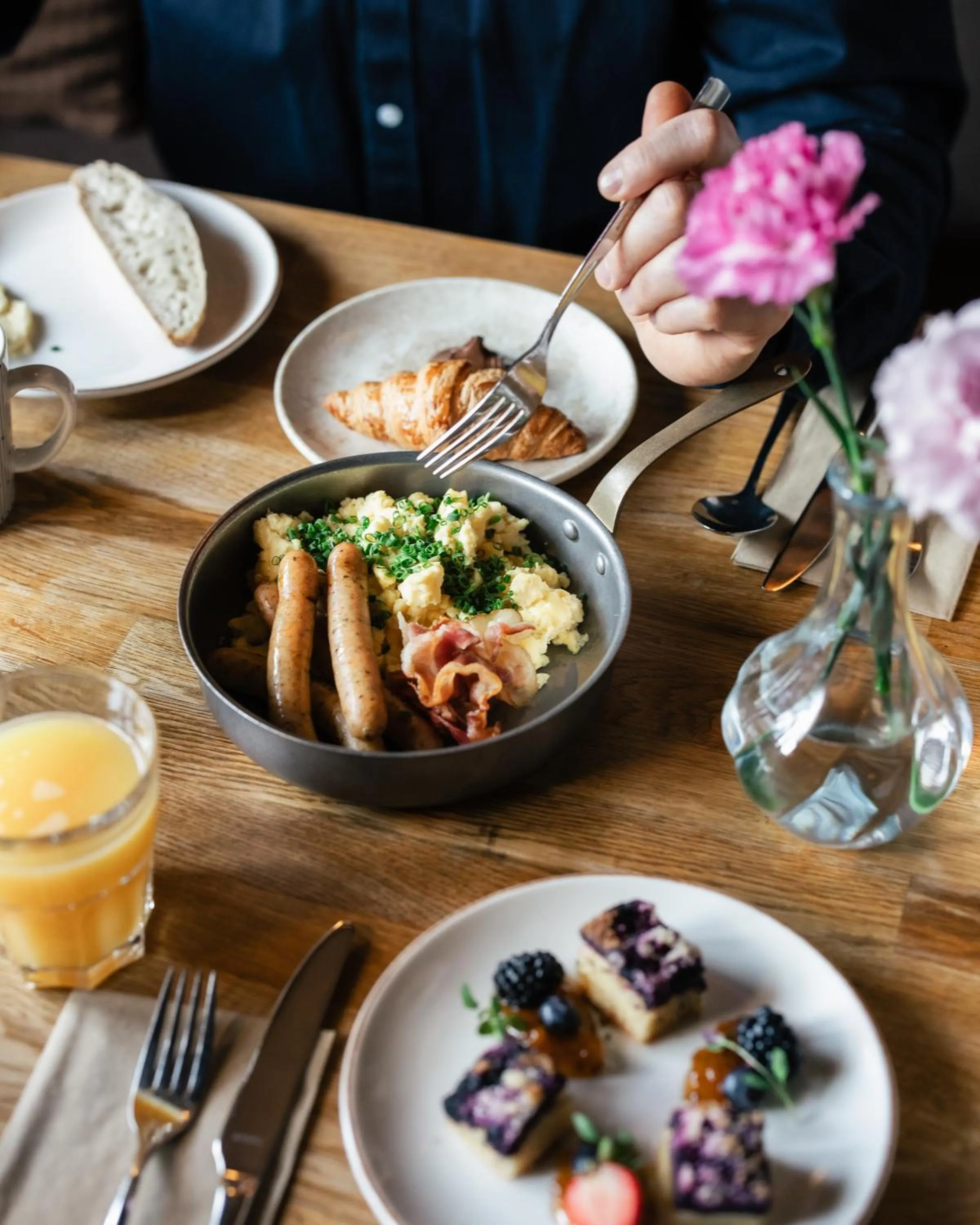 Breakfast in Arctic City Hotel