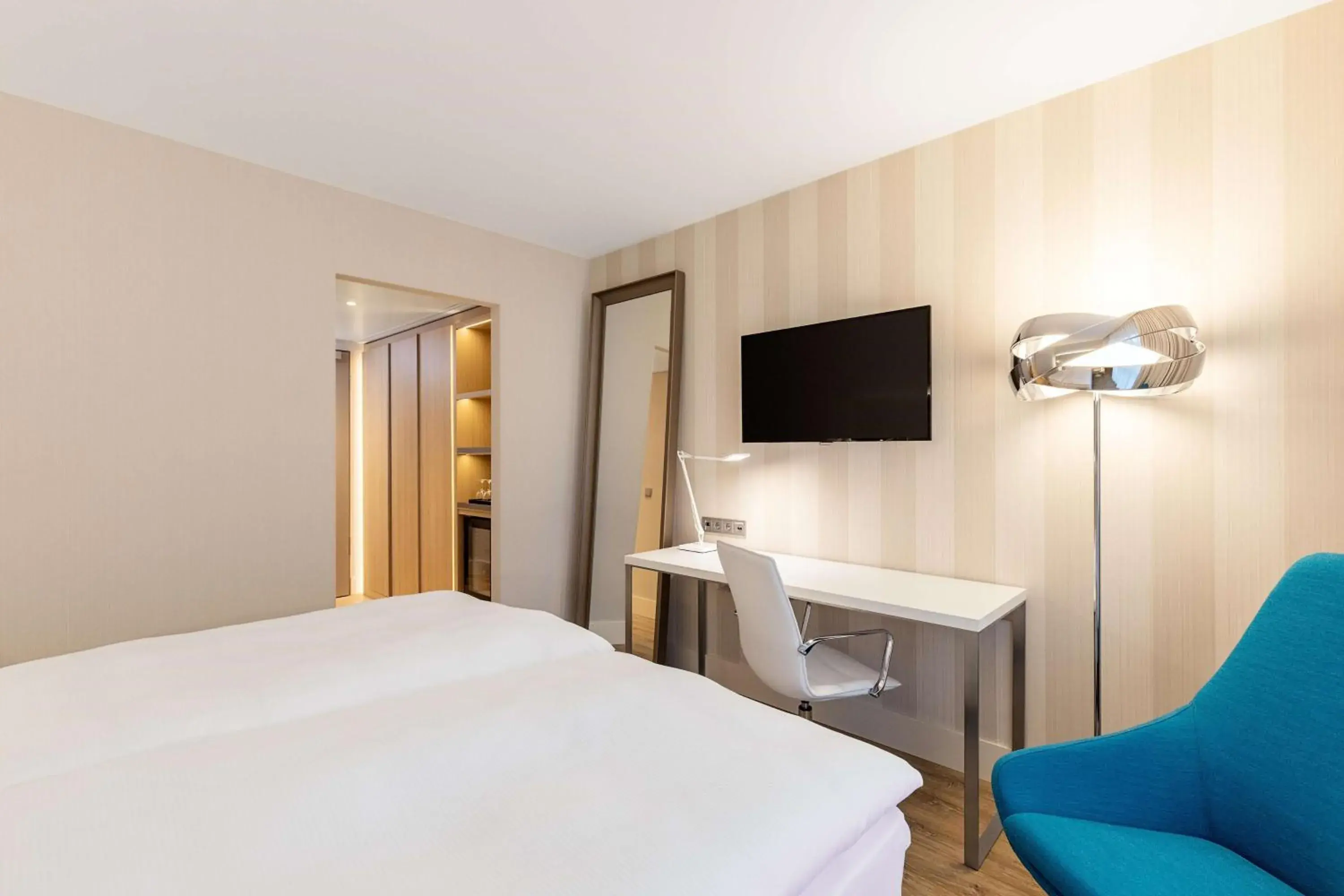 Photo of the whole room, Bed in NH Mannheim Photo of the whole room, Bed in NH Mannheim