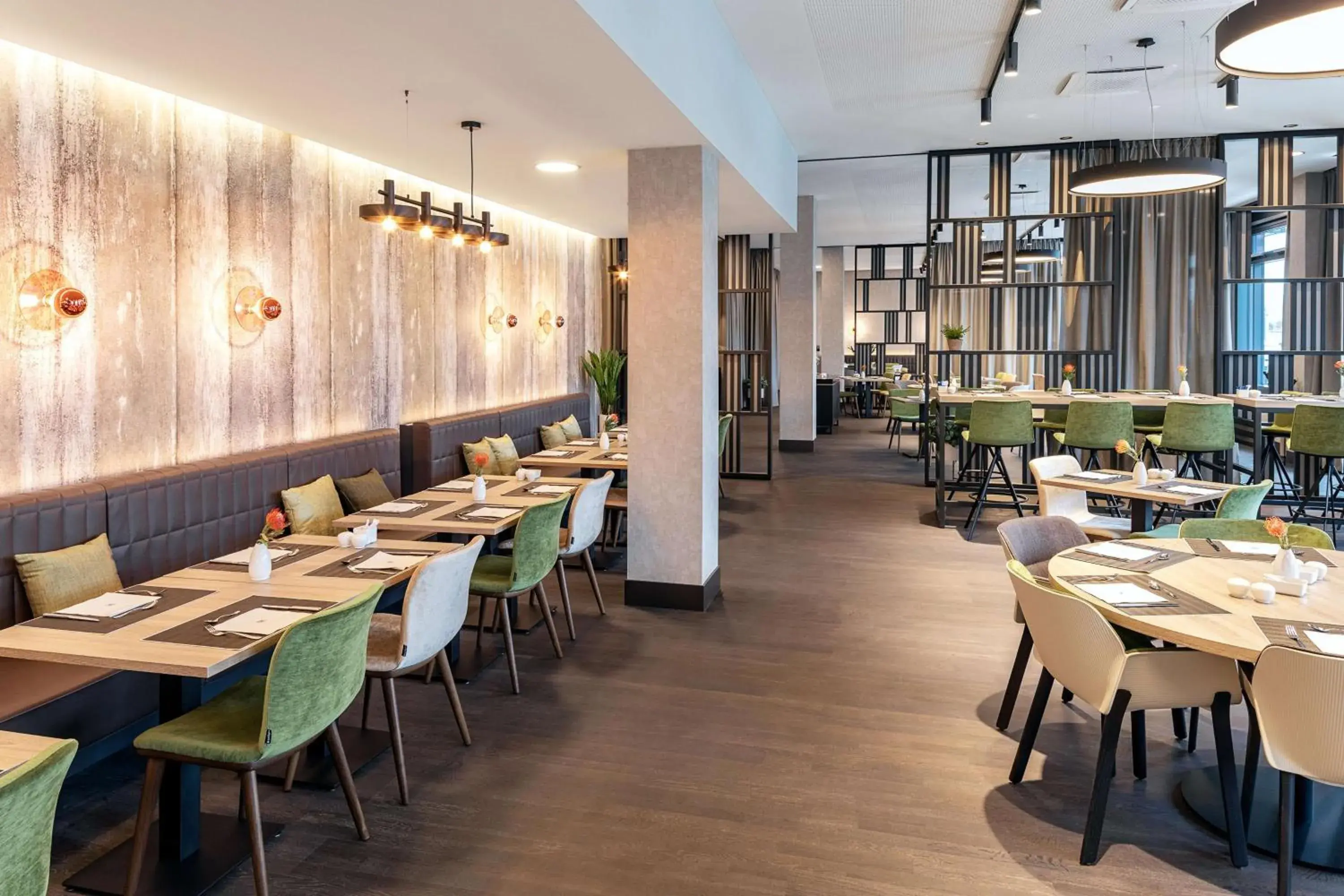 Restaurant/places to eat in NH Mannheim Restaurant/places to eat in NH Mannheim