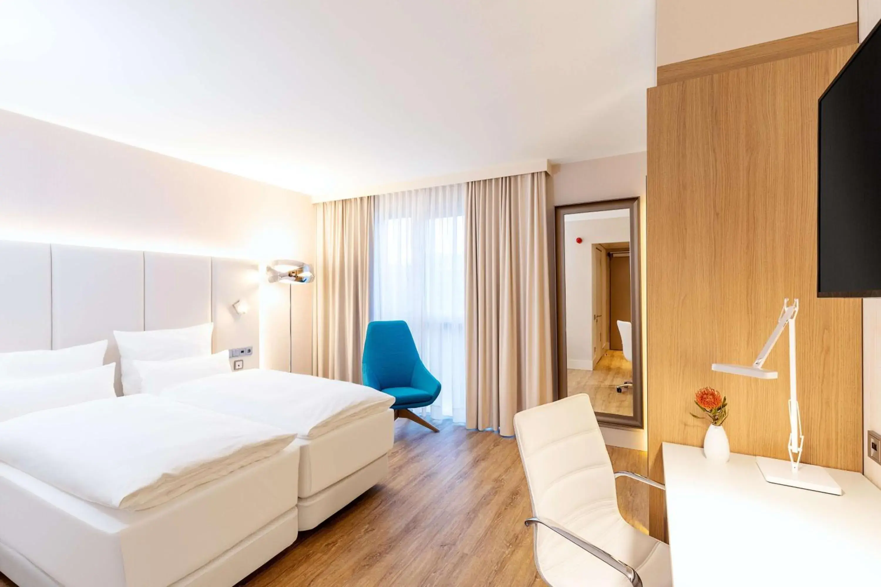 Photo of the whole room, Bed in NH Mannheim Photo of the whole room, Bed in NH Mannheim