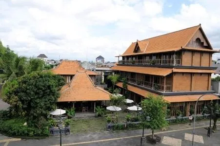 Omah Sinten Heritage Hotel & Resto