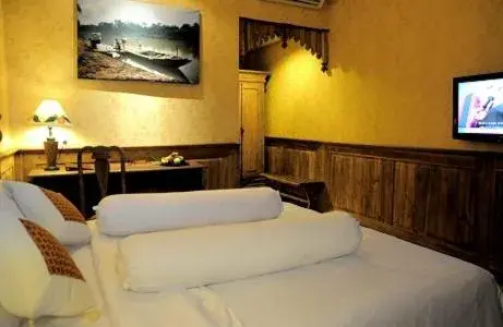 Bed in Omah Sinten Heritage Hotel & Resto Bed in Omah Sinten Heritage Hotel & Resto