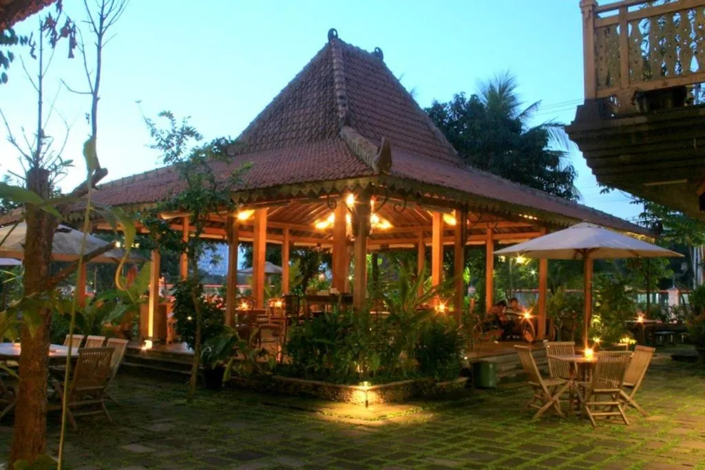 Omah Sinten Heritage Hotel & Resto