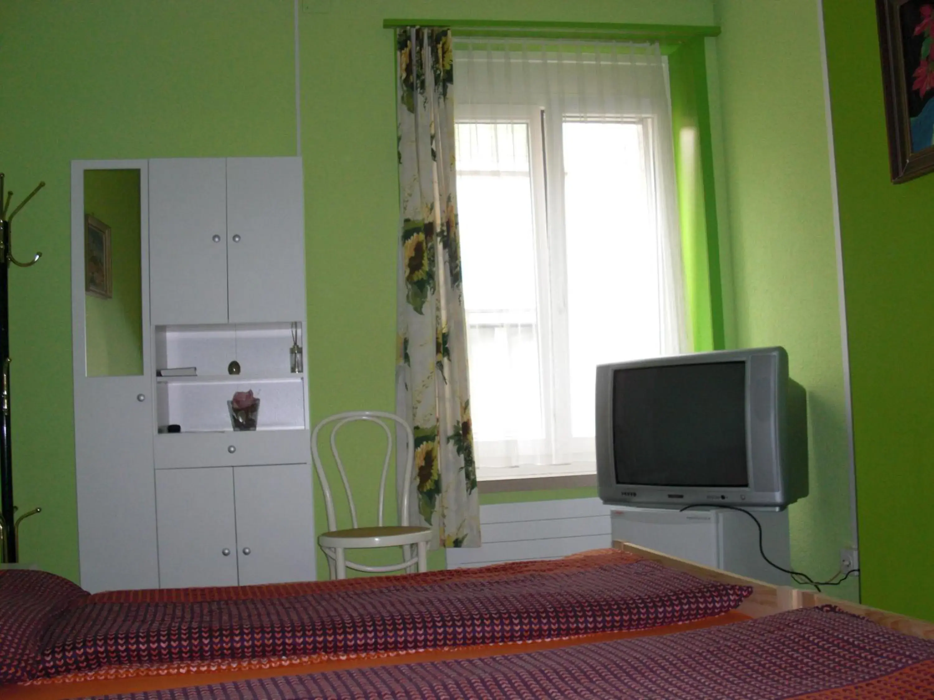 Twin Room with Private Bathroom - single occupancy in Back-Packer Federnhut Twin Room with Private Bathroom - single occupancy in Back-Packer Federnhut