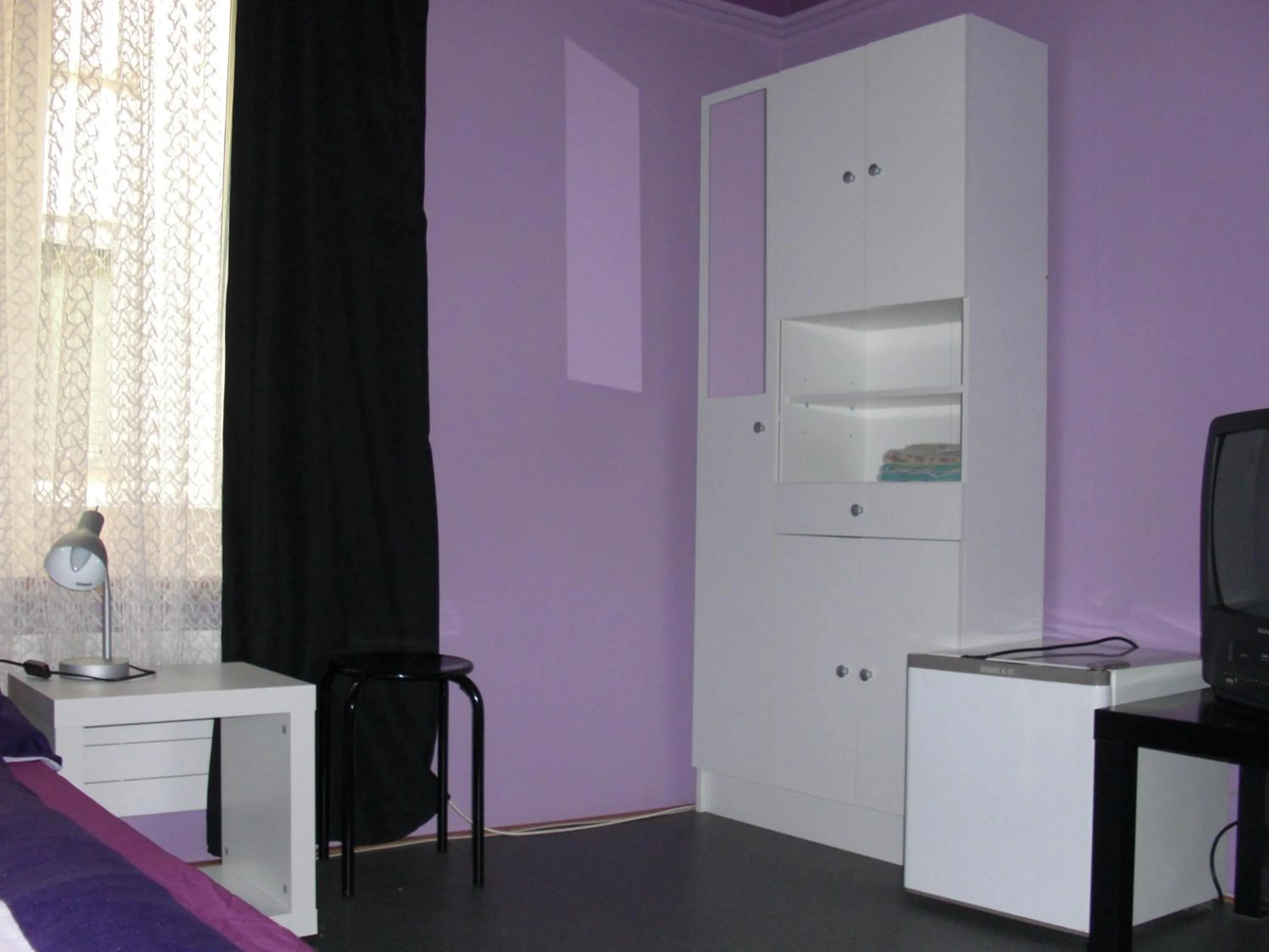 Single Room with Shared Bathroom - single occupancy in Back-Packer Federnhut