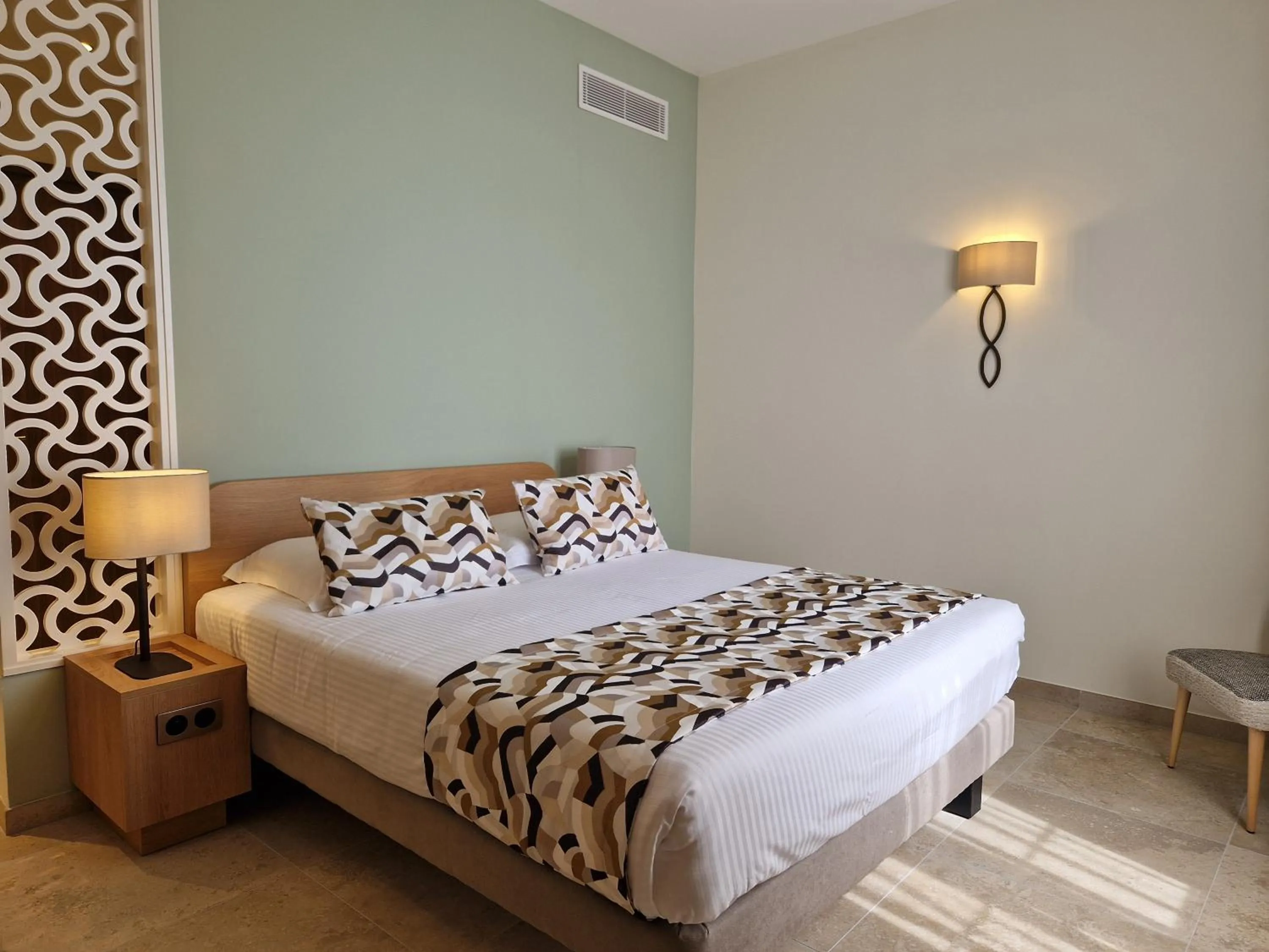 Bedroom, Bed in Hotel Le Saint Paul