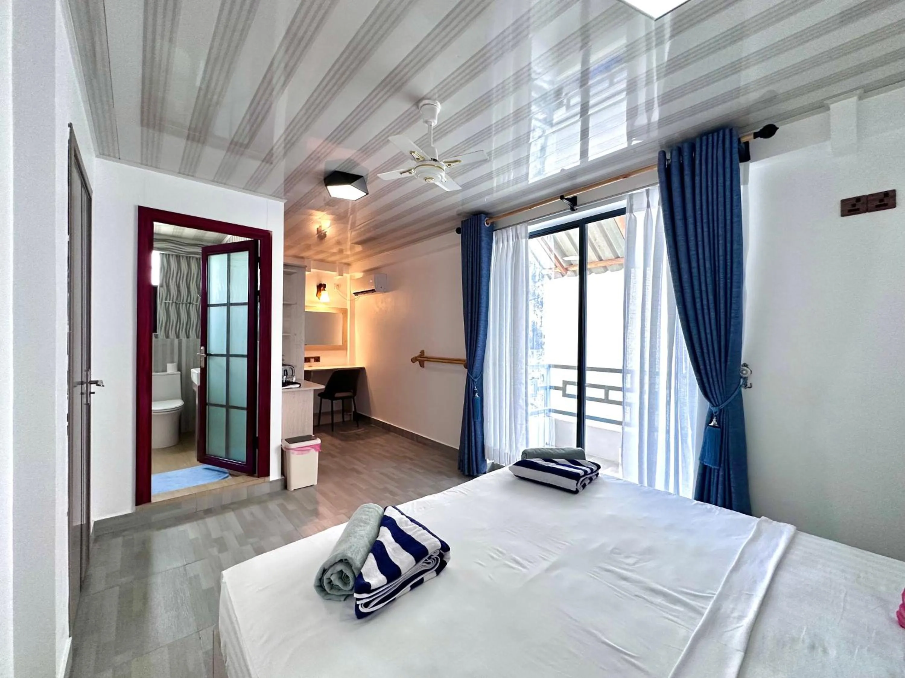 Bed in Galaxy Sunrise Sea View