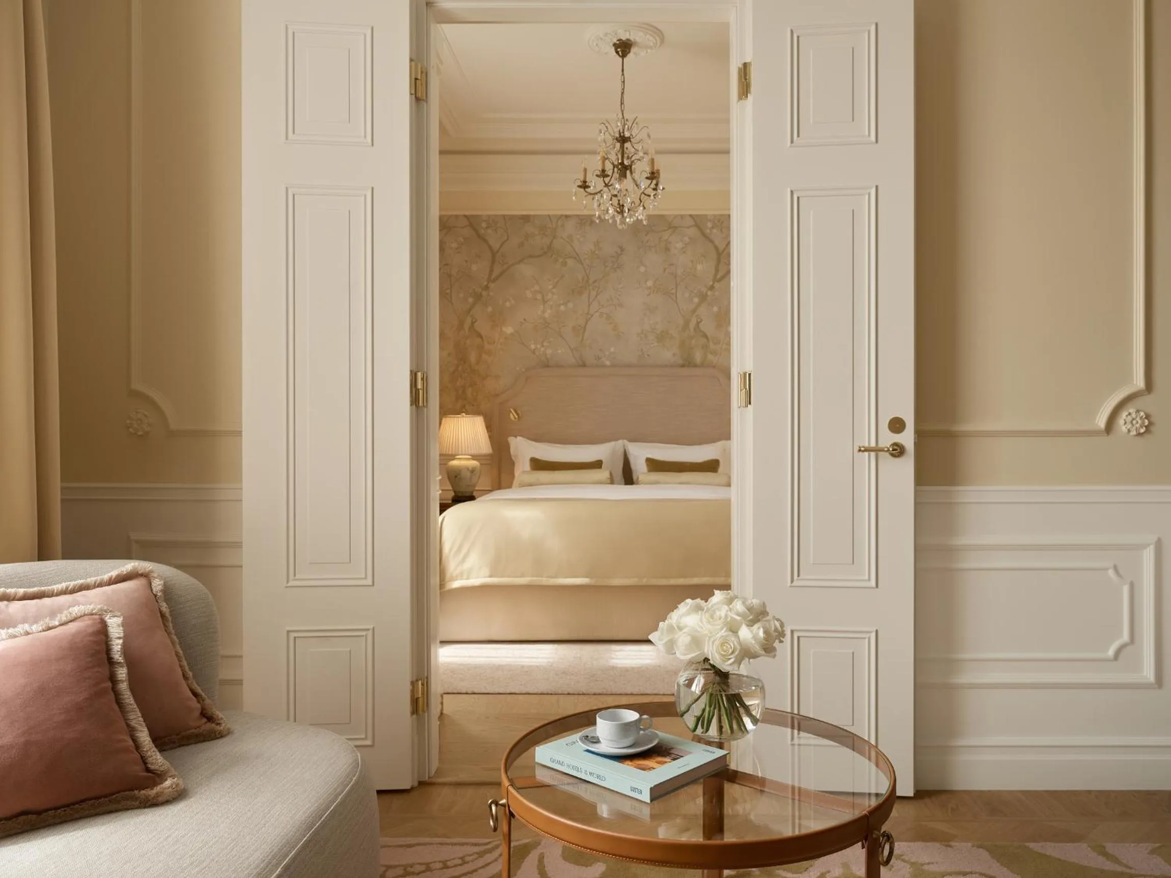 Living room, Bed in Hotel Kämp