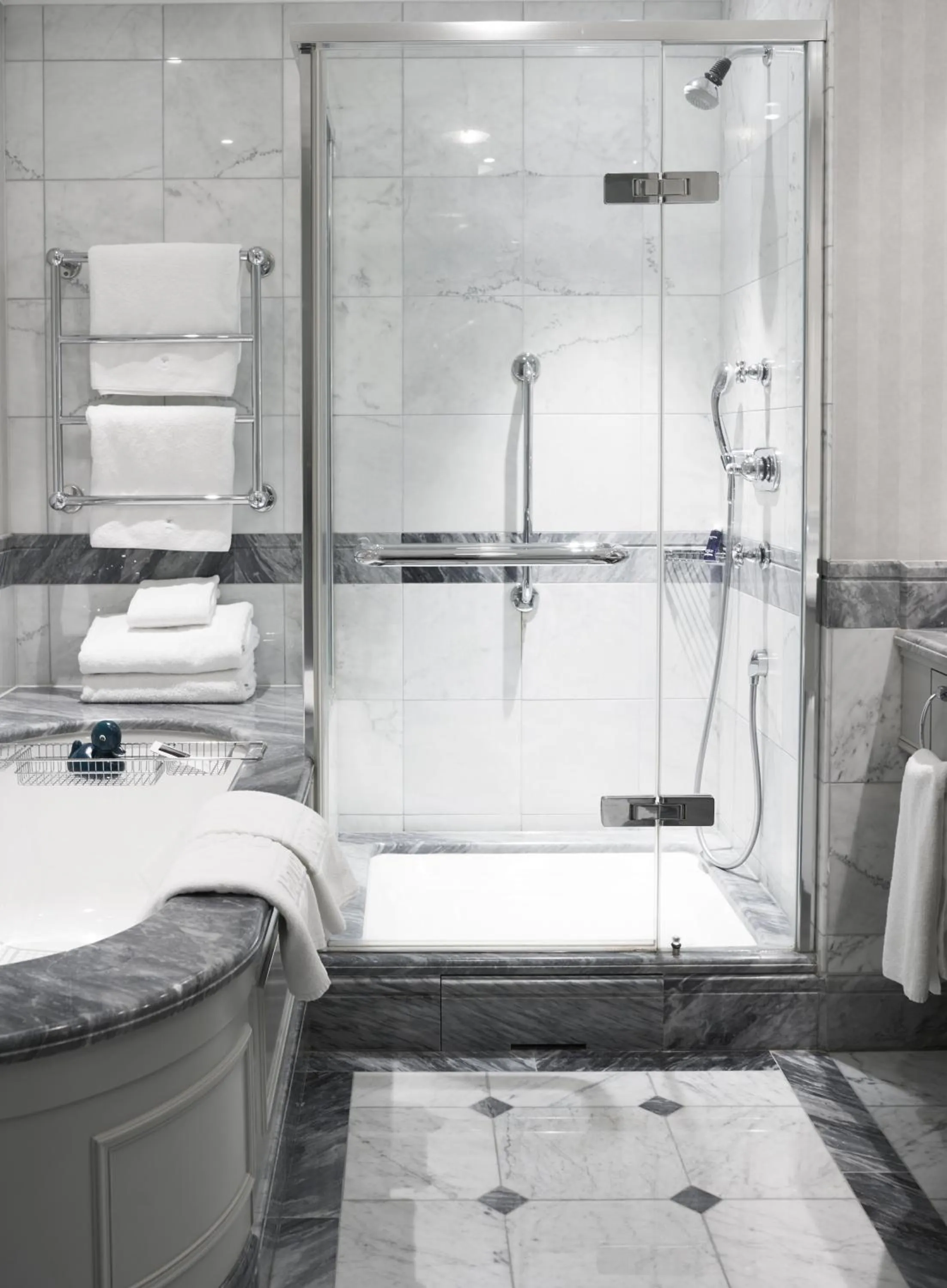 Shower in Hotel Kämp