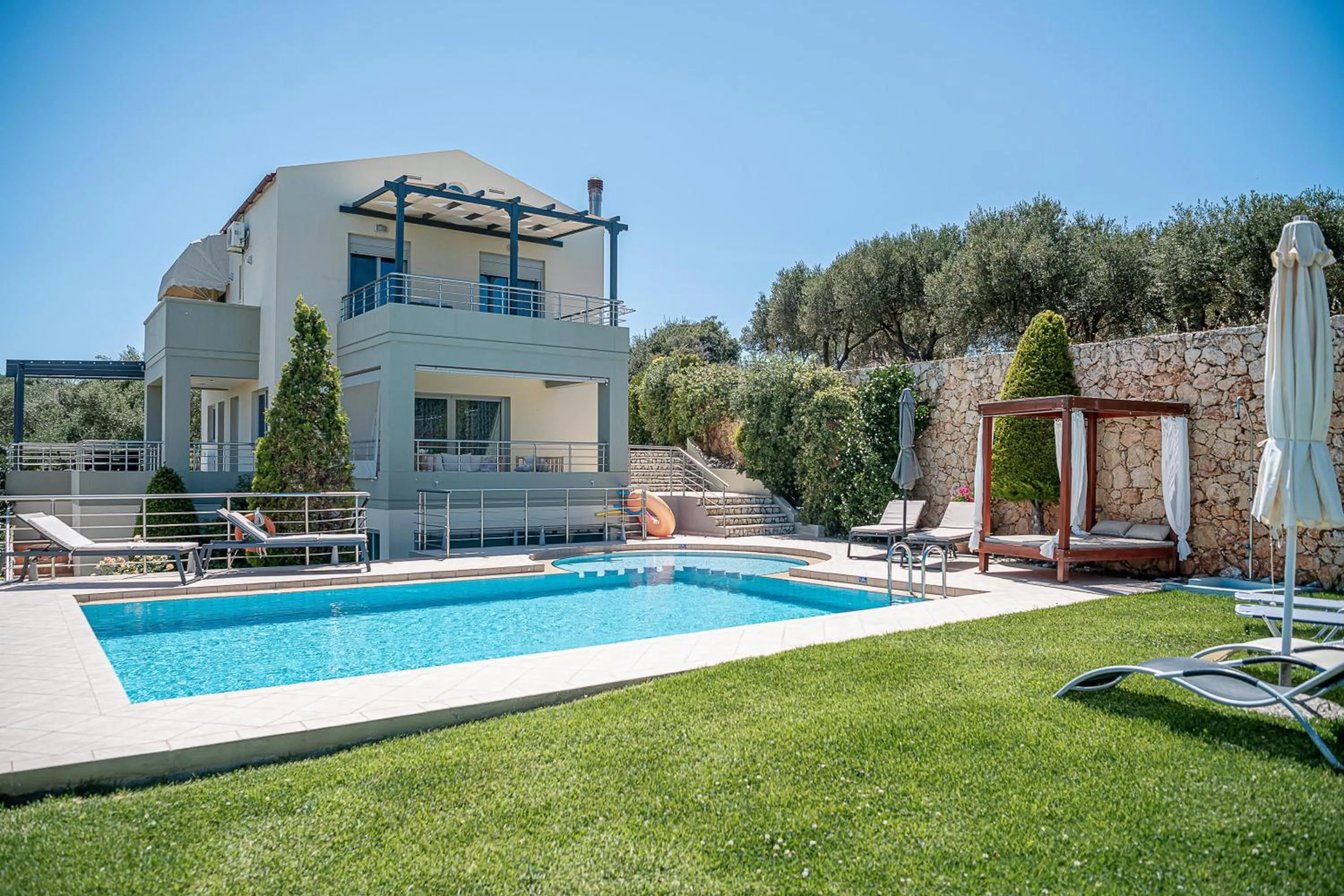 Villa Athinais