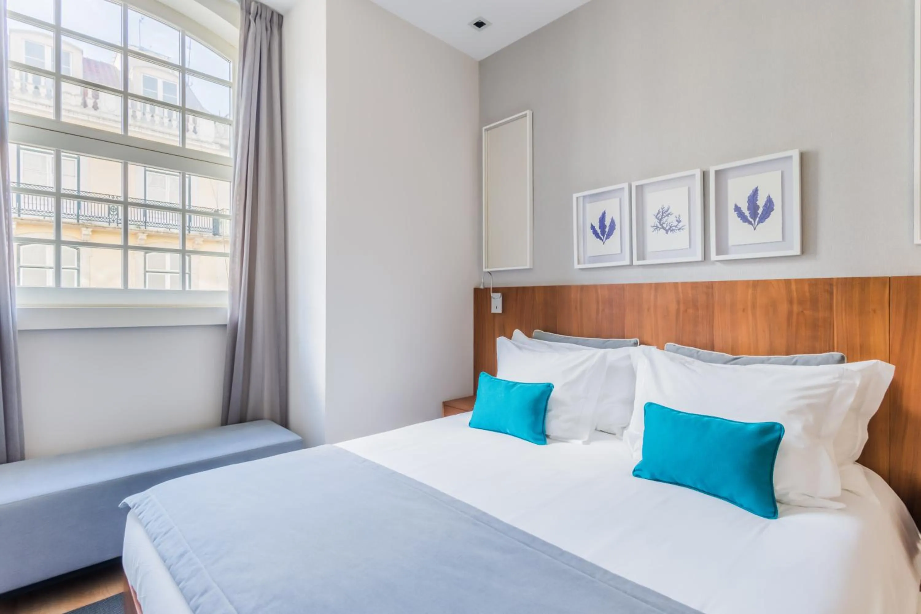 Bedroom, Bed in Augusta Residence Apartments