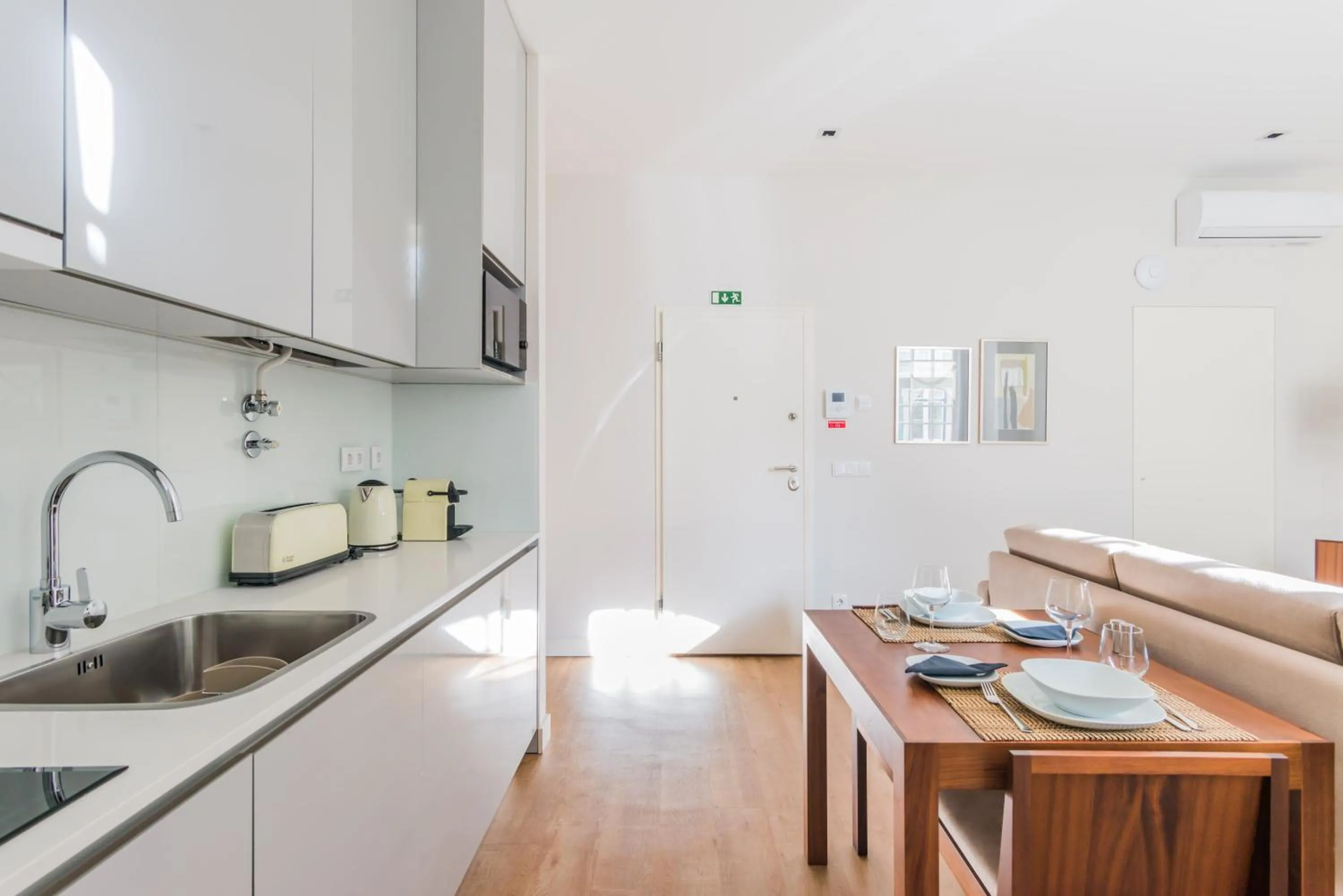 Coffee/tea facilities in Augusta Residence Apartments