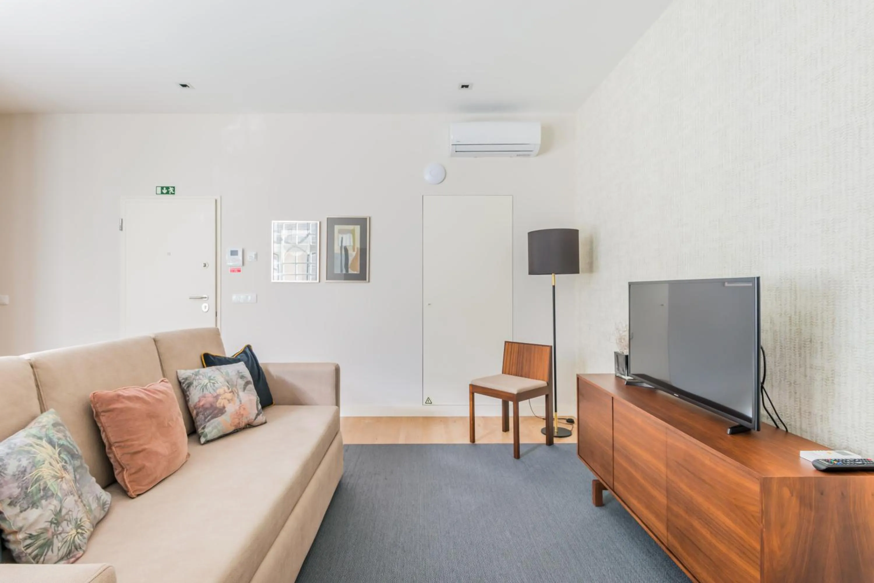 Seating area in Augusta Residence Apartments
