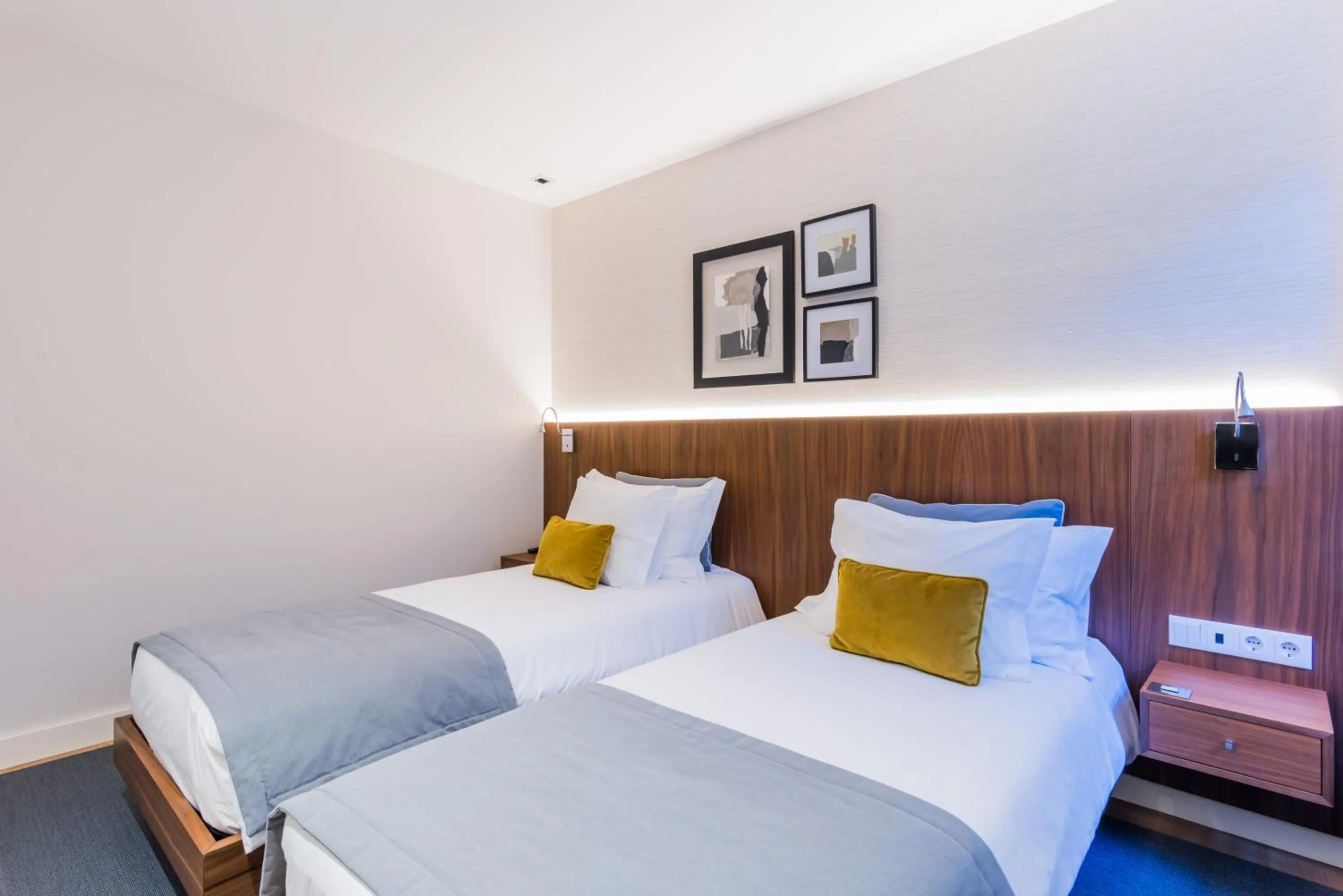 Bedroom, Bed in Augusta Residence Apartments