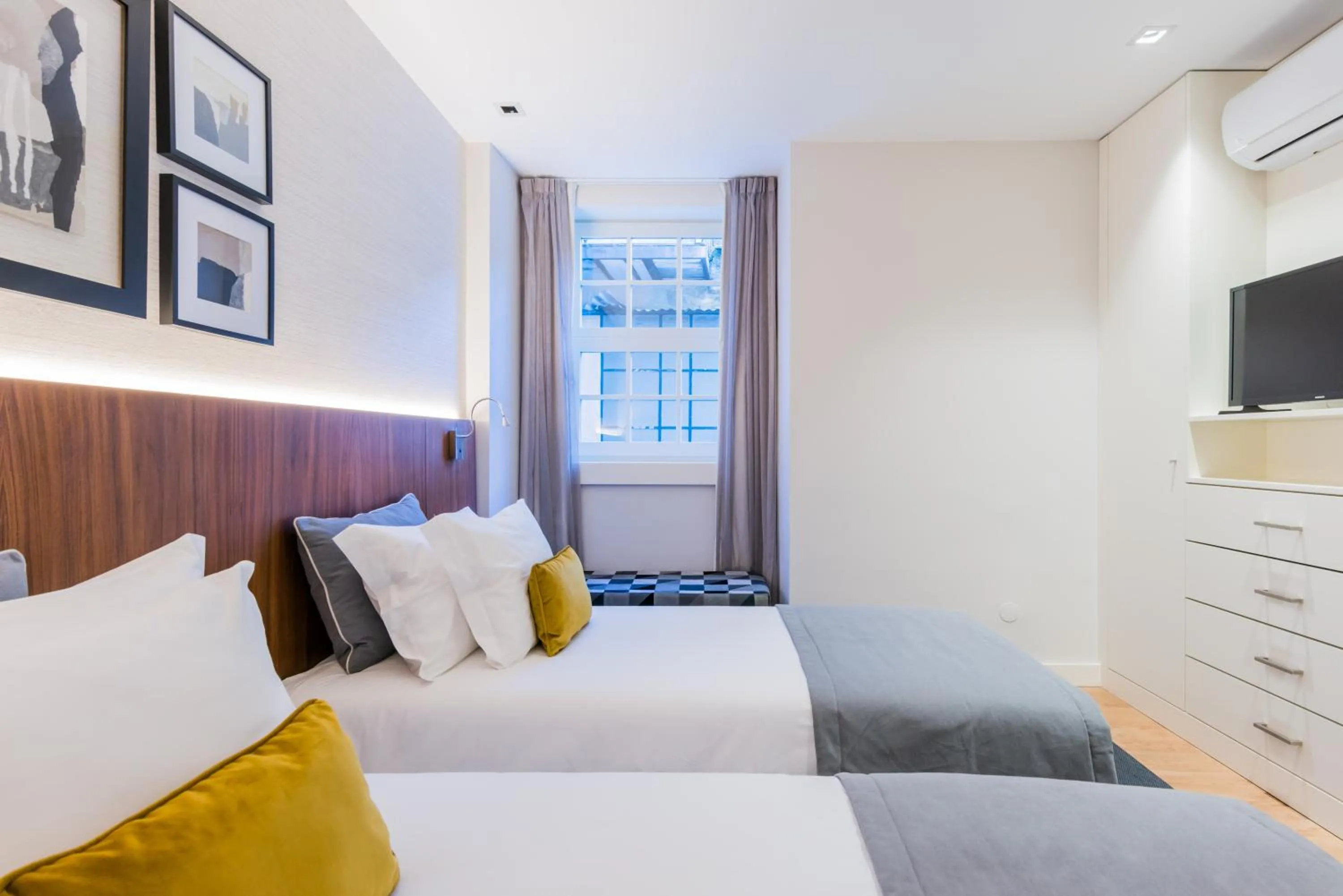 Bedroom, Bed in Augusta Residence Apartments