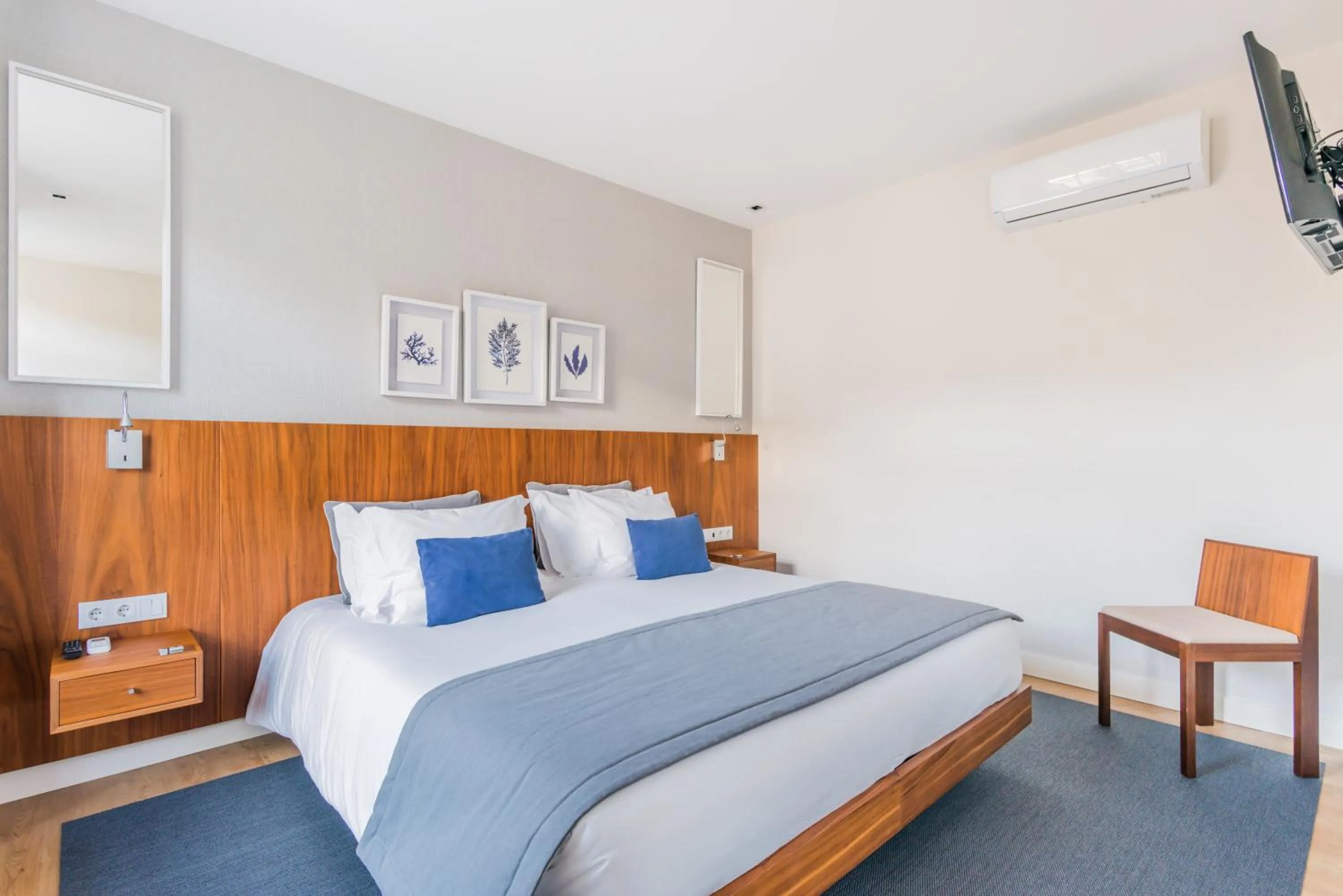 Bedroom, Bed in Augusta Residence Apartments