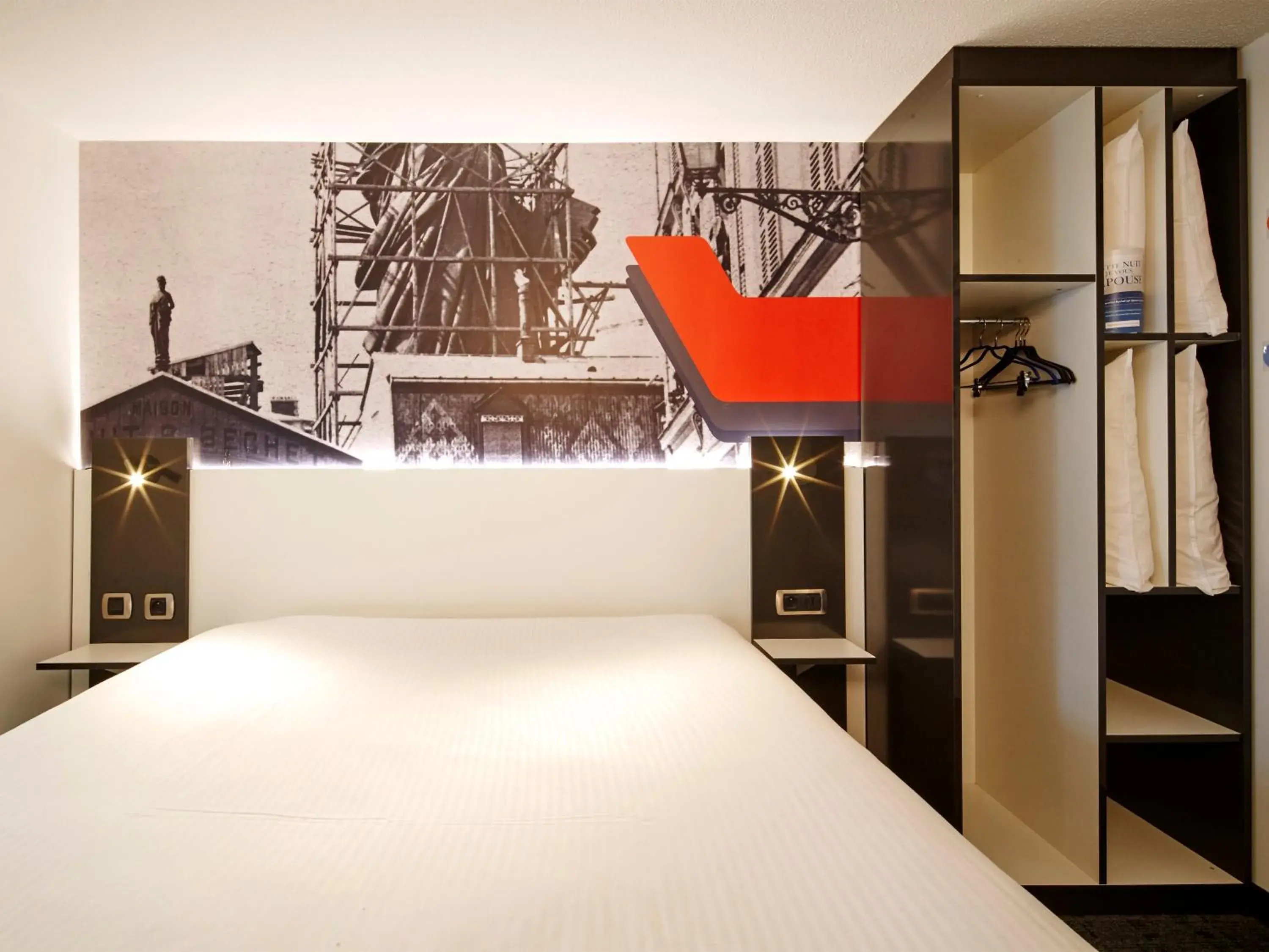 Bed in Kyriad Colmar Centre Unterlinden Bed in Kyriad Colmar Centre Unterlinden