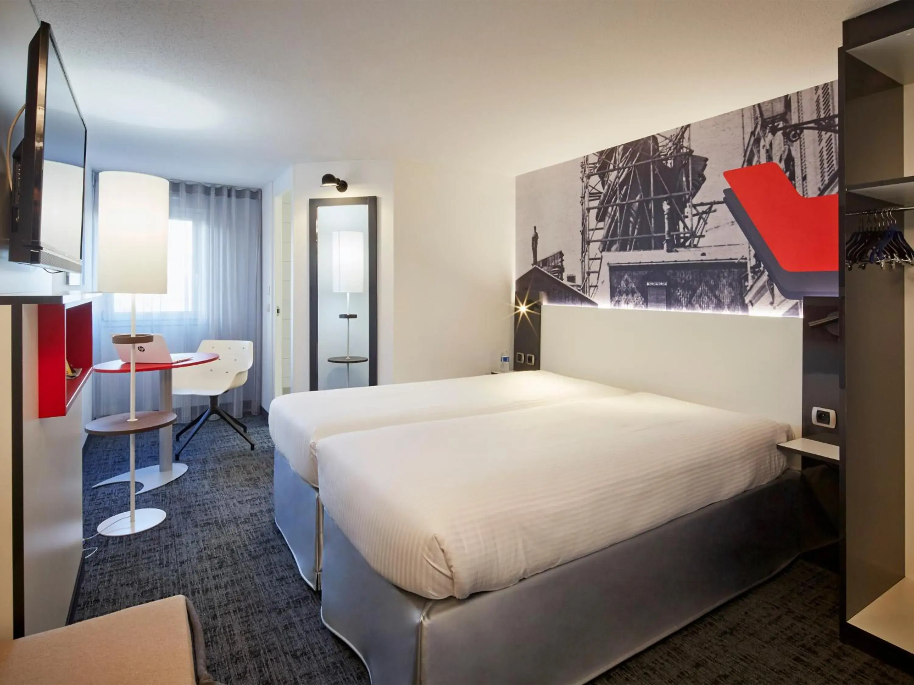 Photo of the whole room, Bed in Kyriad Colmar Centre Unterlinden Photo of the whole room, Bed in Kyriad Colmar Centre Unterlinden