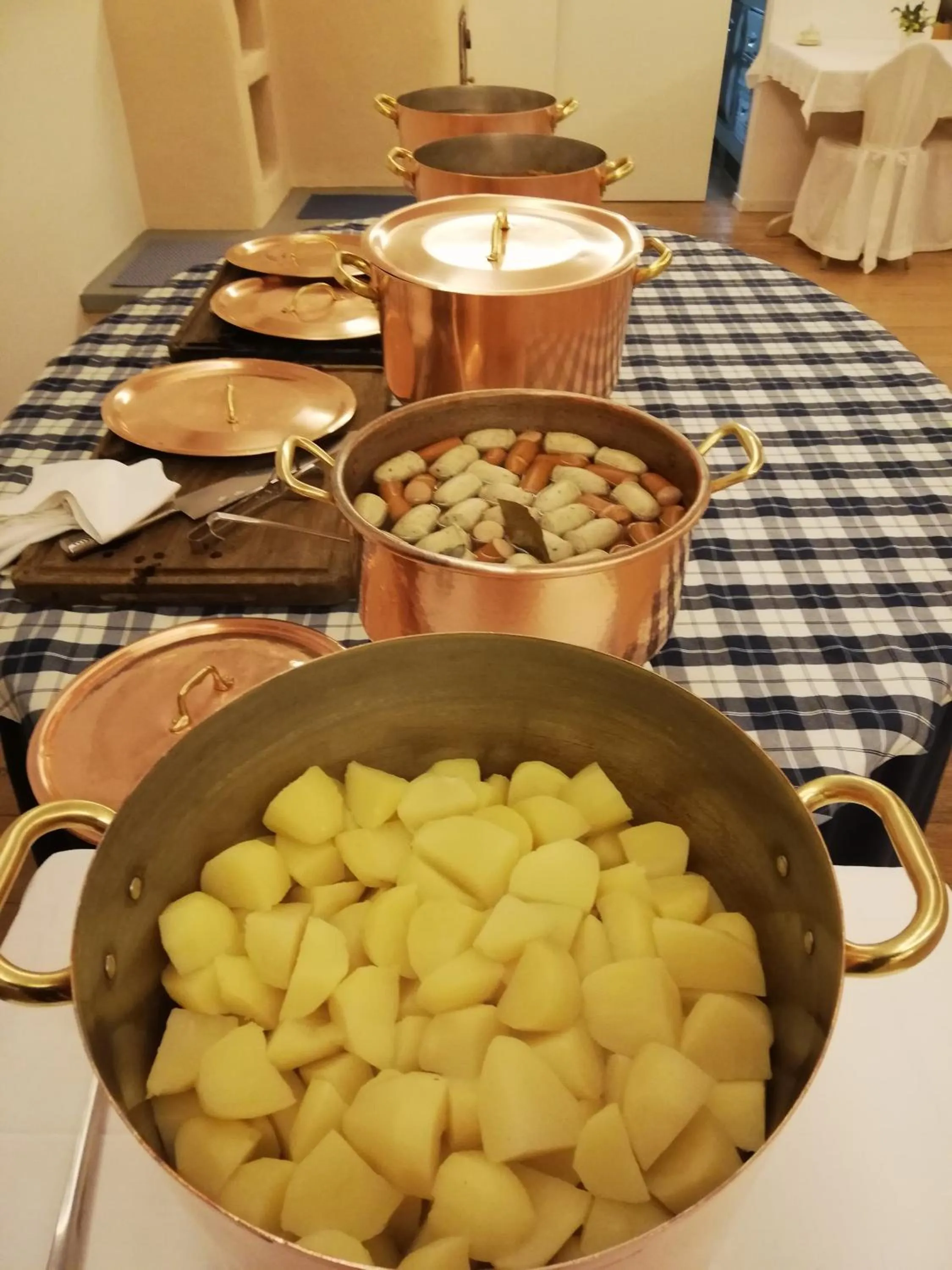 Restaurant/places to eat in Hotel La Villa