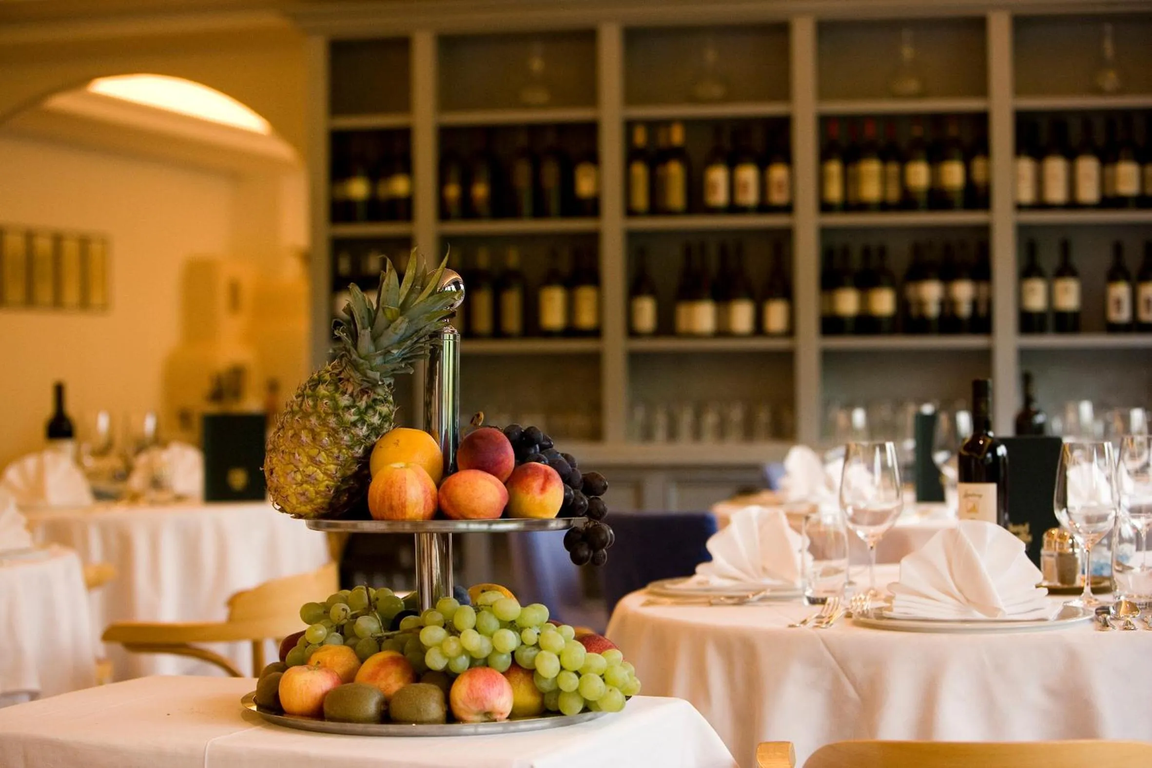 Restaurant/places to eat in Hotel La Villa