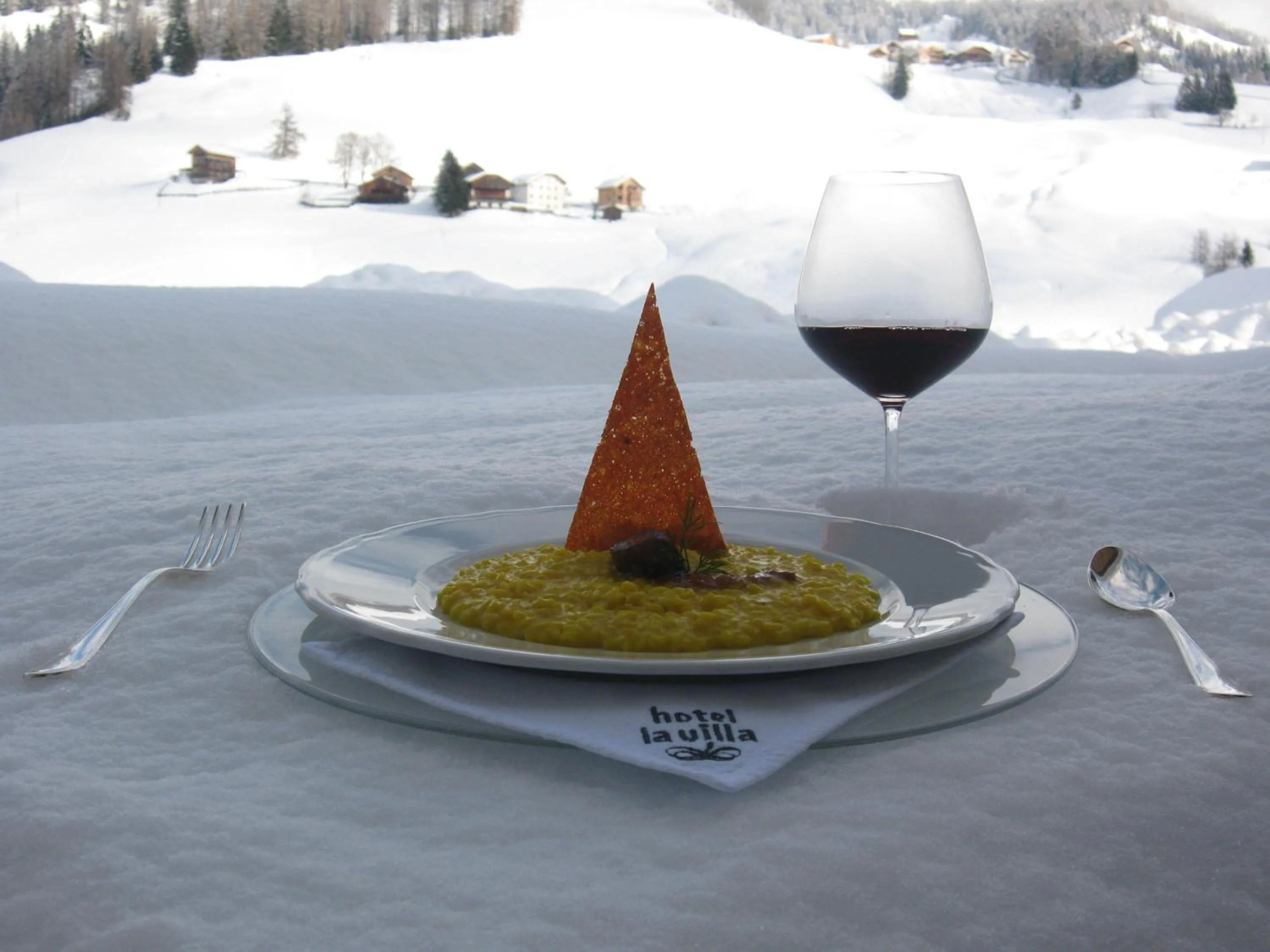 Restaurant/places to eat in Hotel La Villa