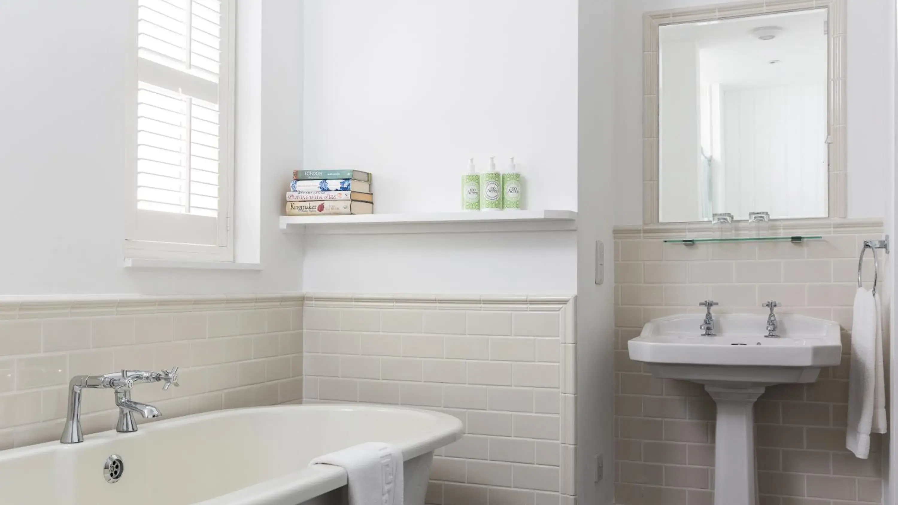 Superior Double or Twin Room with City View Bath and Shower - single occupancy in Number 38 Clifton Superior Double or Twin Room with City View Bath and Shower - single occupancy in Number 38 Clifton