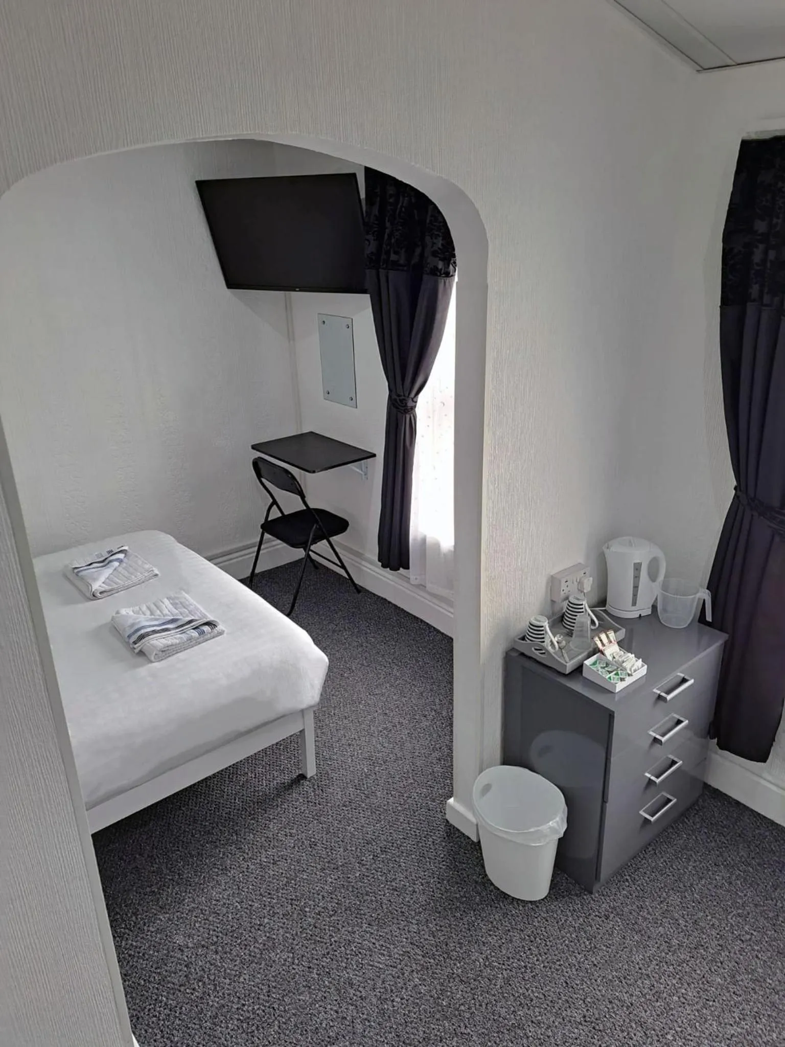 Bed in The Mornington Hotel