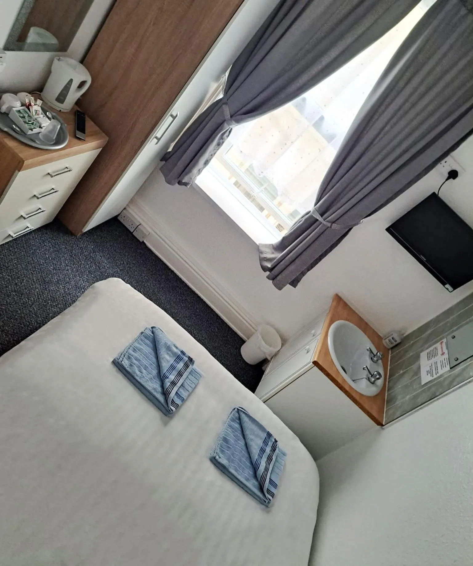 Restaurant/places to eat, Bed in The Mornington Hotel