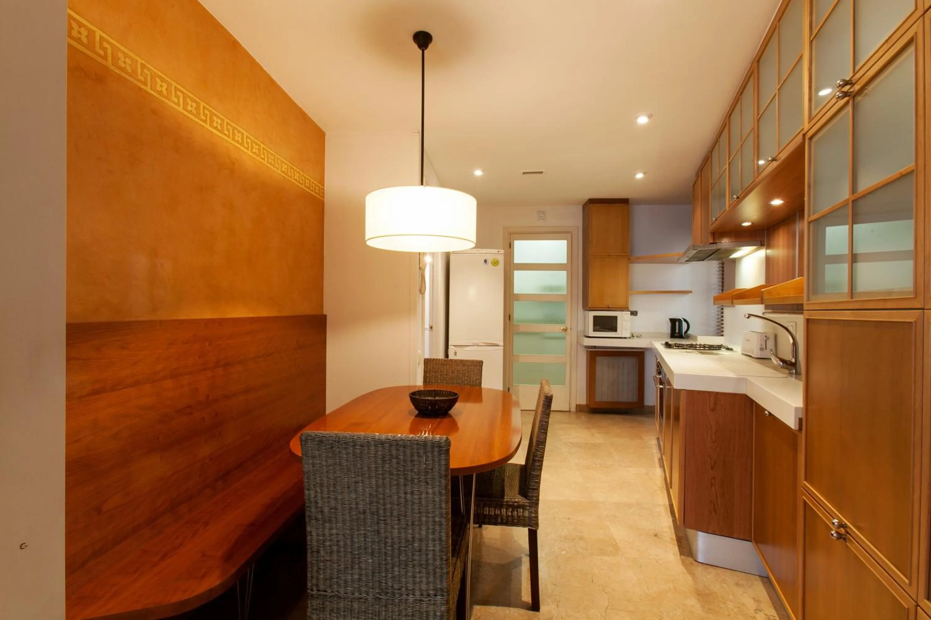 Kitchen or kitchenette in Serennia Apartamentos Ramblas - Plaça Catalunya