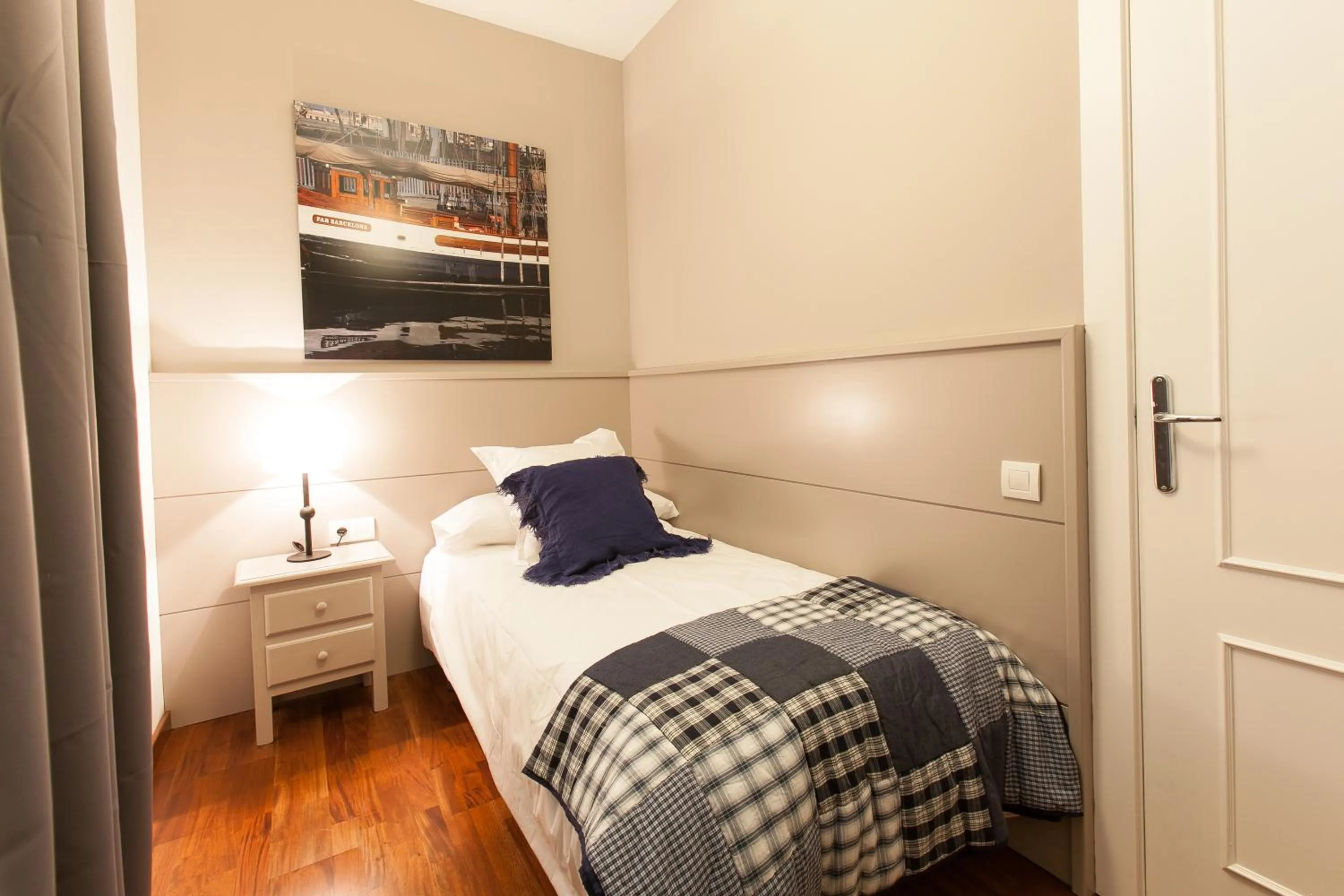 Bedroom, Bed in Serennia Apartamentos Ramblas - Plaça Catalunya