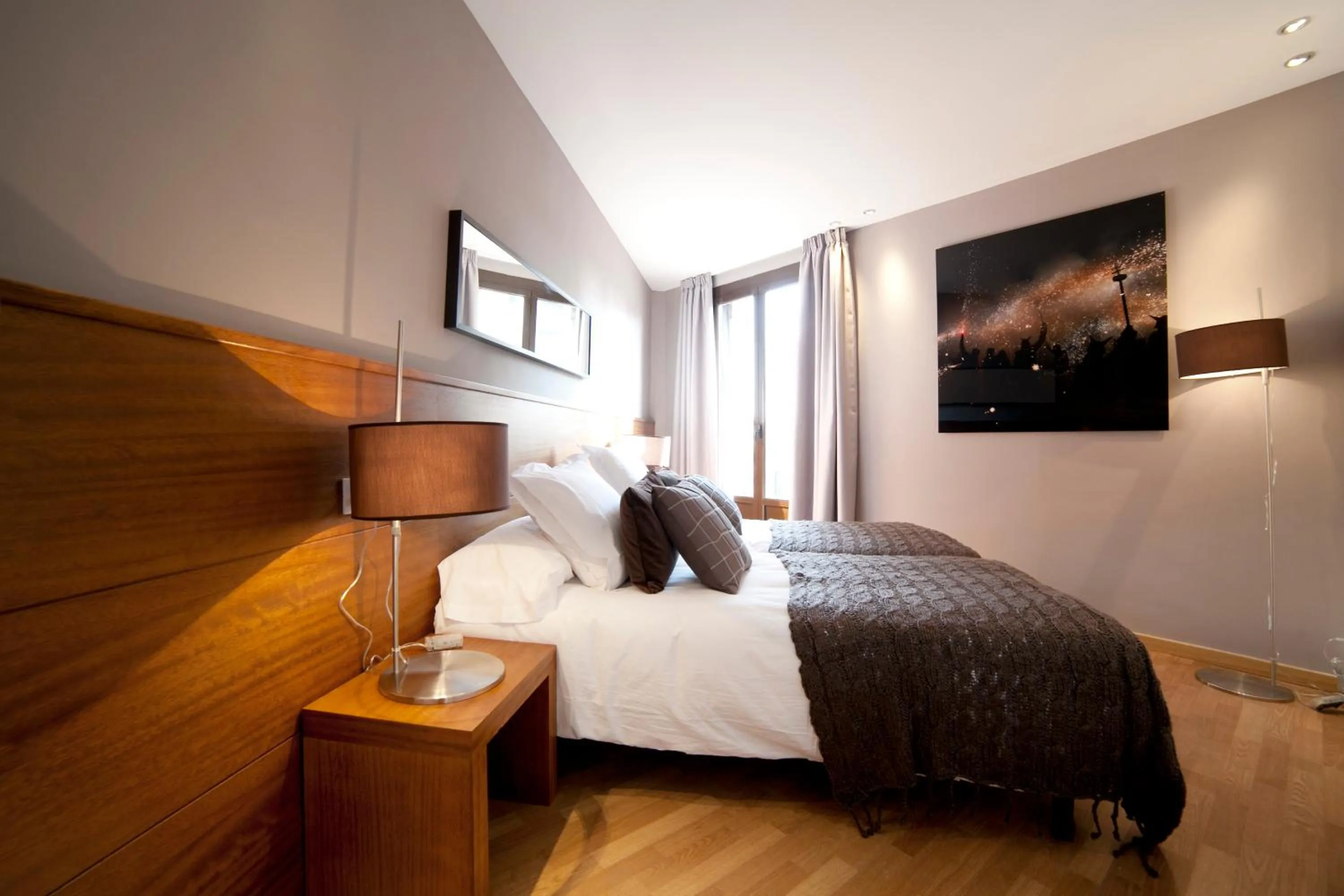 Photo of the whole room, Bed in Serennia Apartamentos Ramblas - Plaça Catalunya