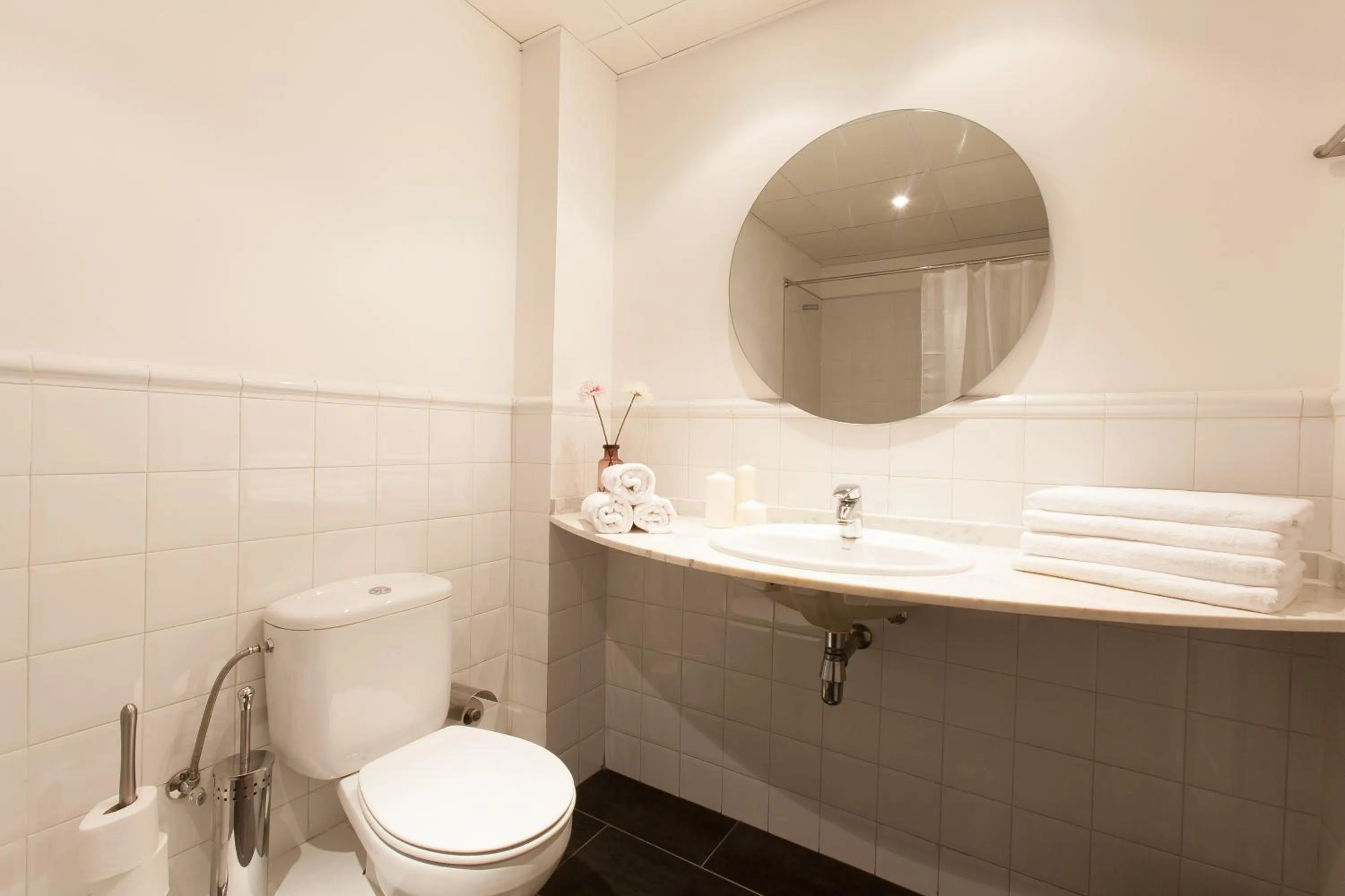Bathroom in Serennia Apartamentos Ramblas - Plaça Catalunya