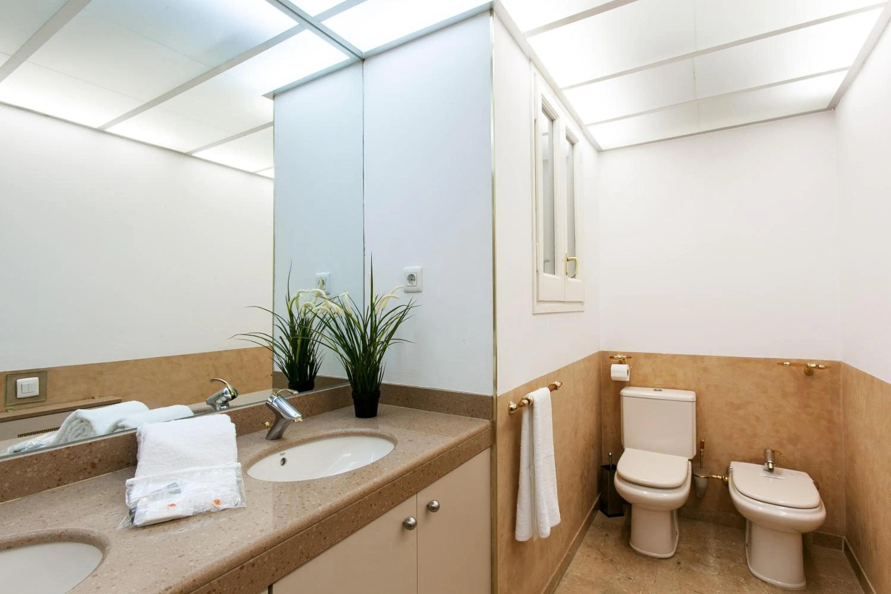 Bathroom in Serennia Apartamentos Ramblas - Plaça Catalunya