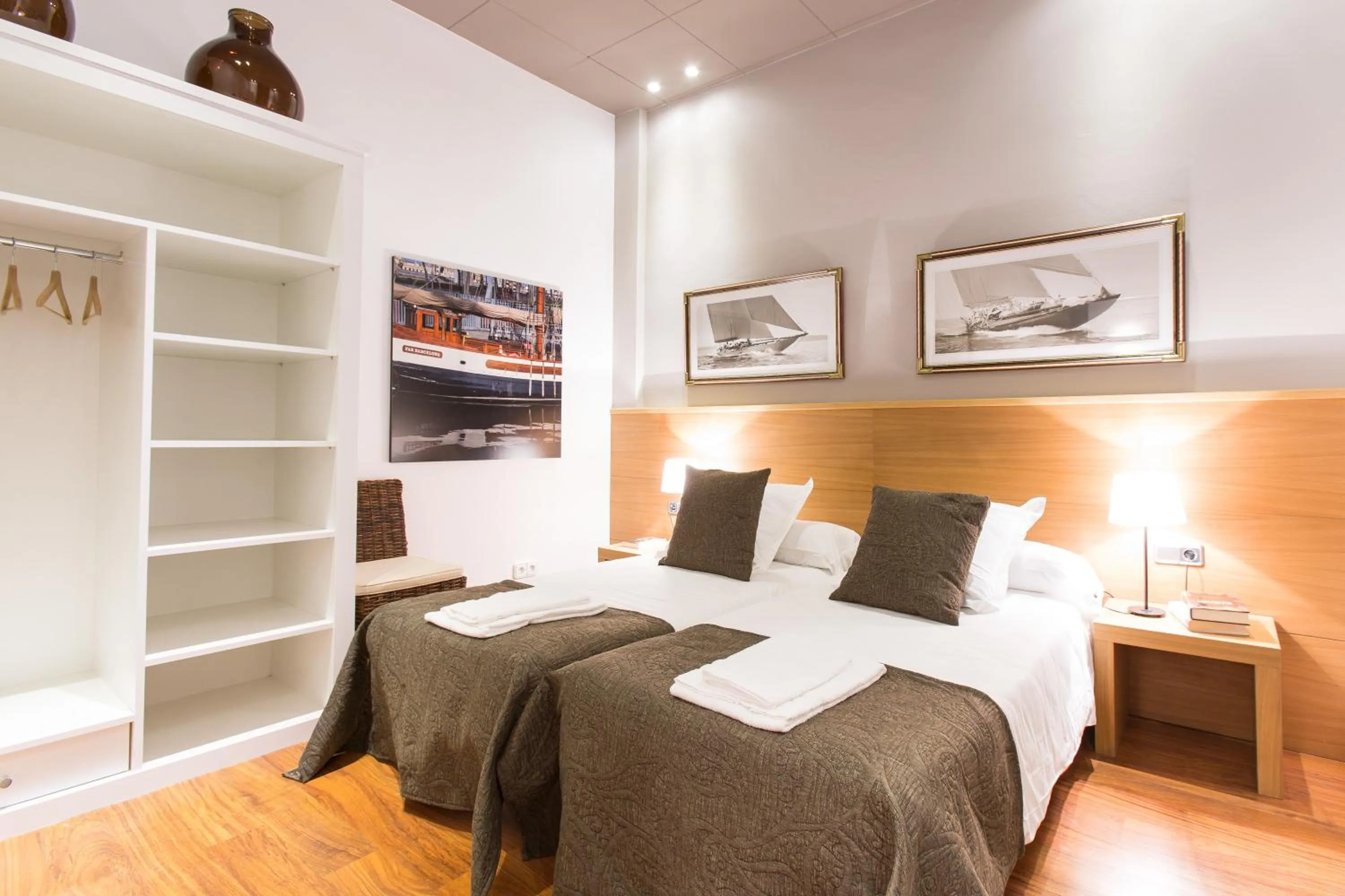 Bedroom, Bed in Serennia Apartamentos Ramblas - Plaça Catalunya