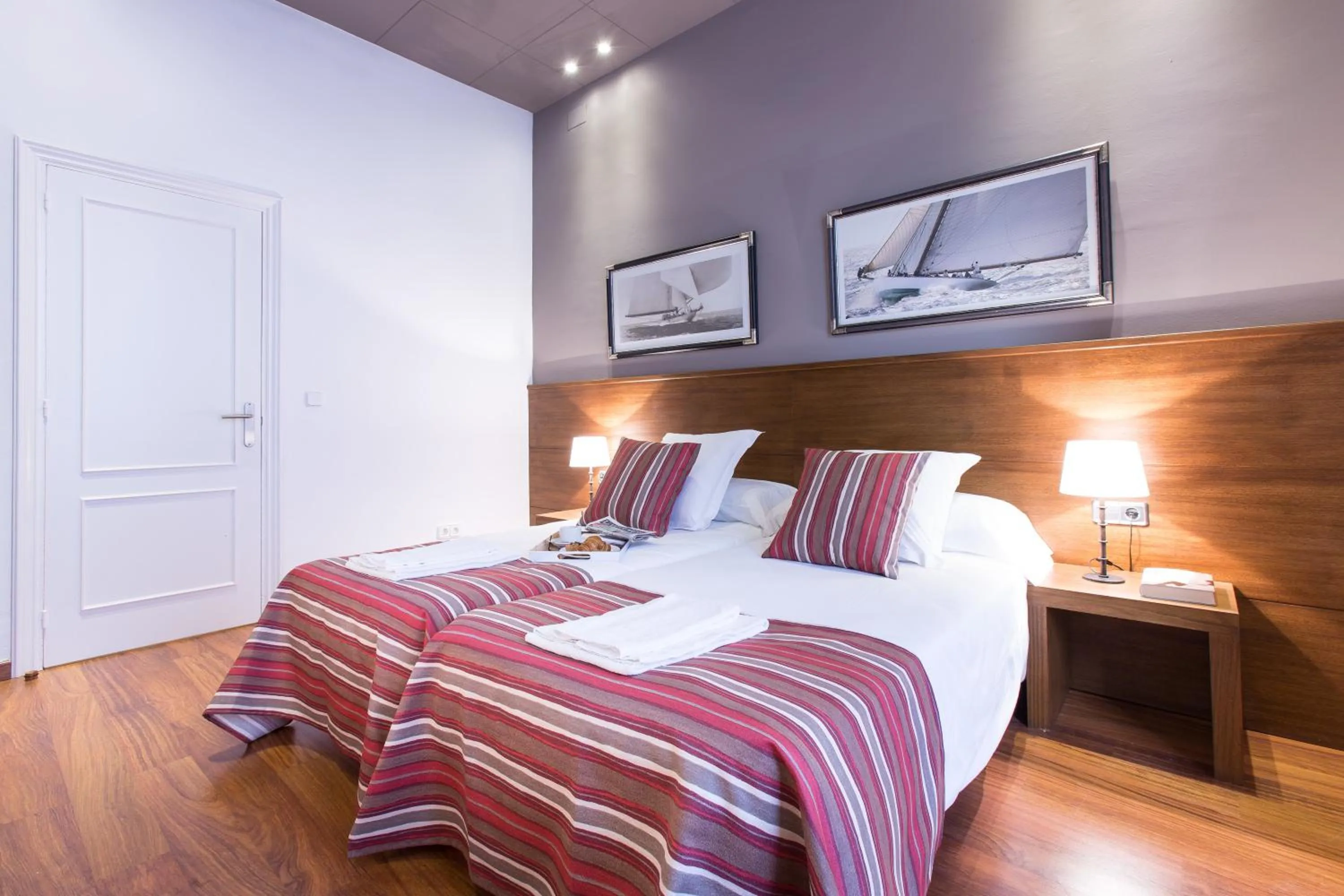 Bedroom, Bed in Serennia Apartamentos Ramblas - Plaça Catalunya