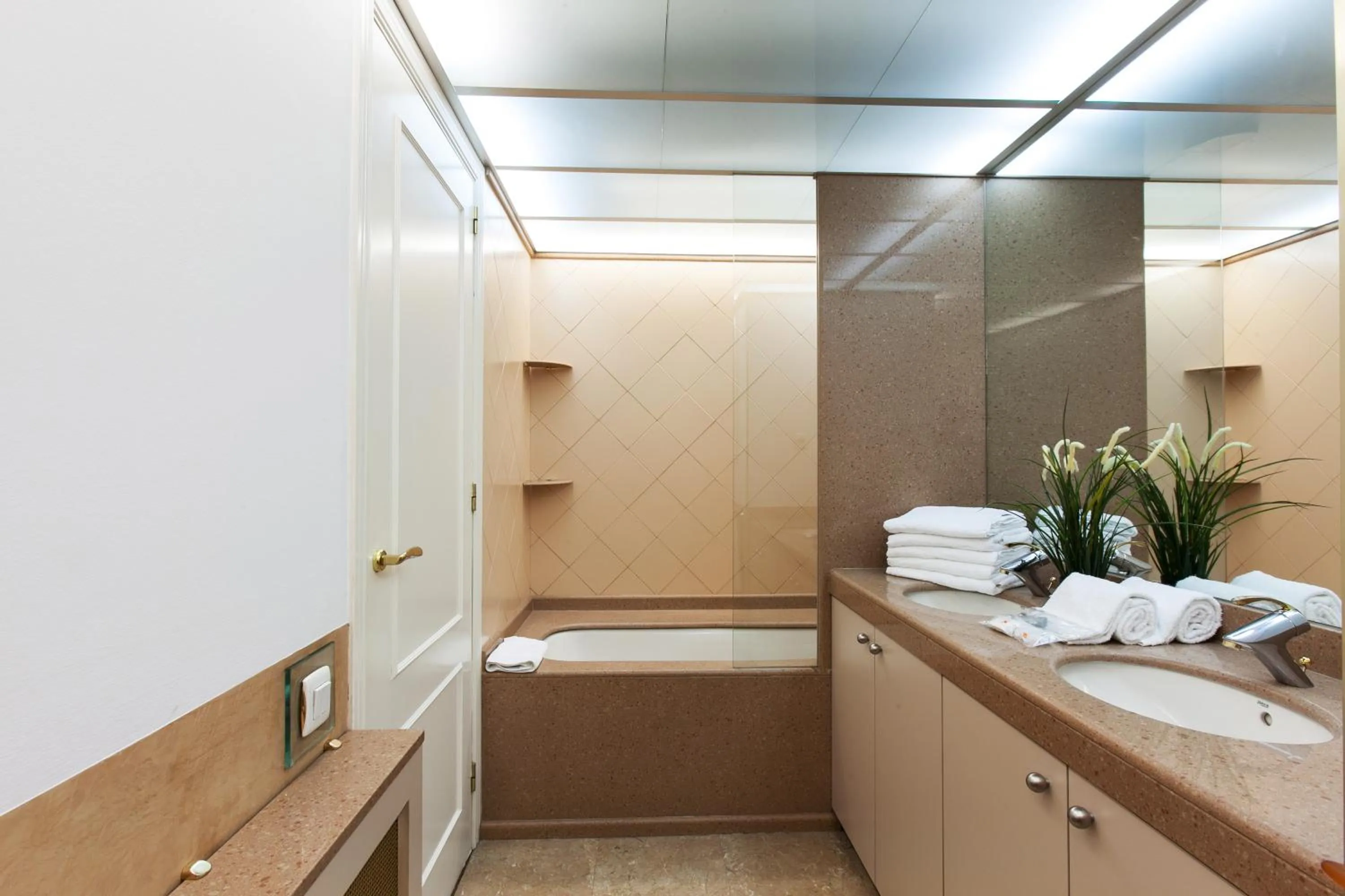 Bathroom in Serennia Apartamentos Ramblas - Plaça Catalunya