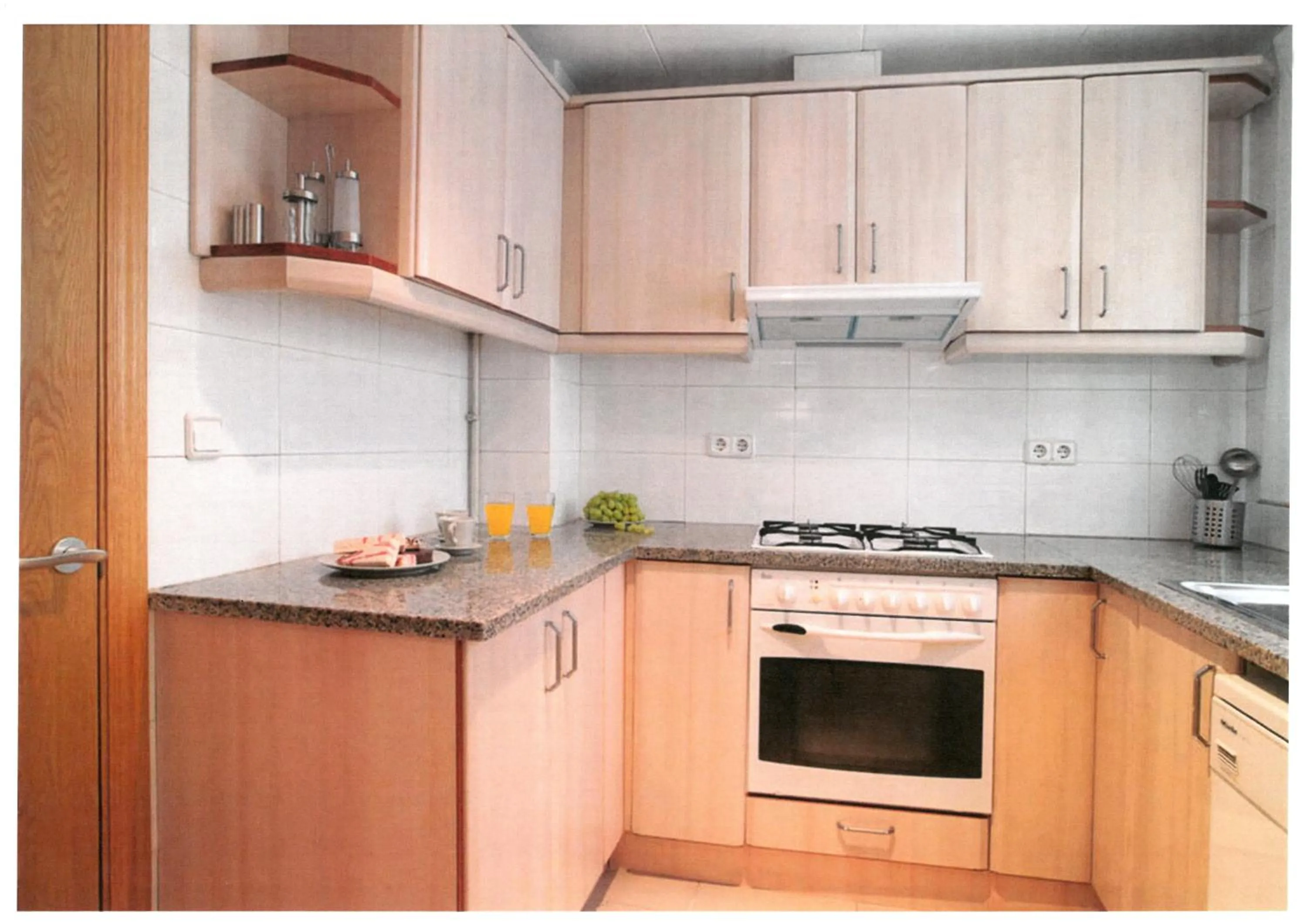 Kitchen or kitchenette in Serennia Apartamentos Ramblas - Plaça Catalunya