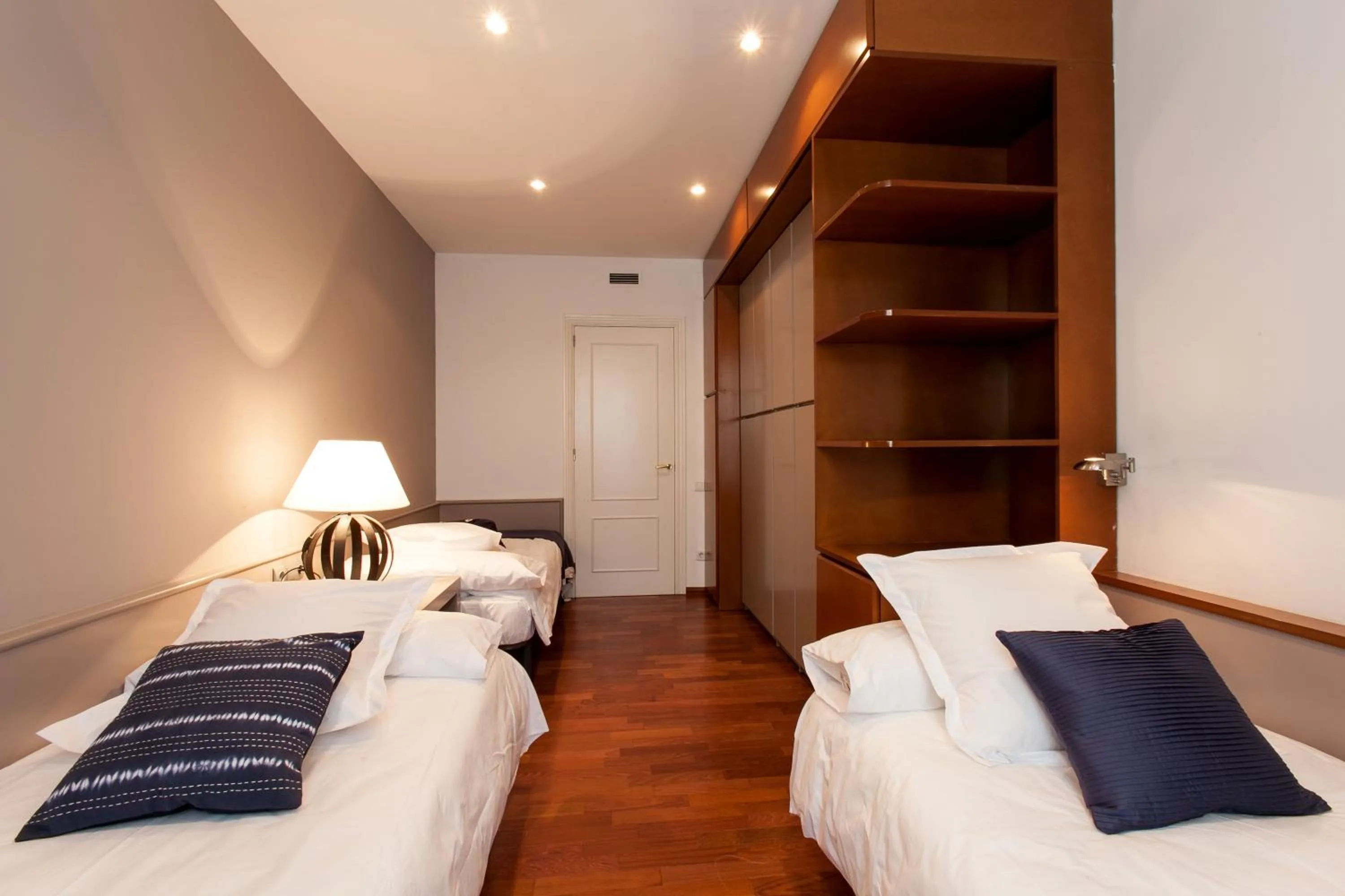 Bedroom, Bed in Serennia Apartamentos Ramblas - Plaça Catalunya