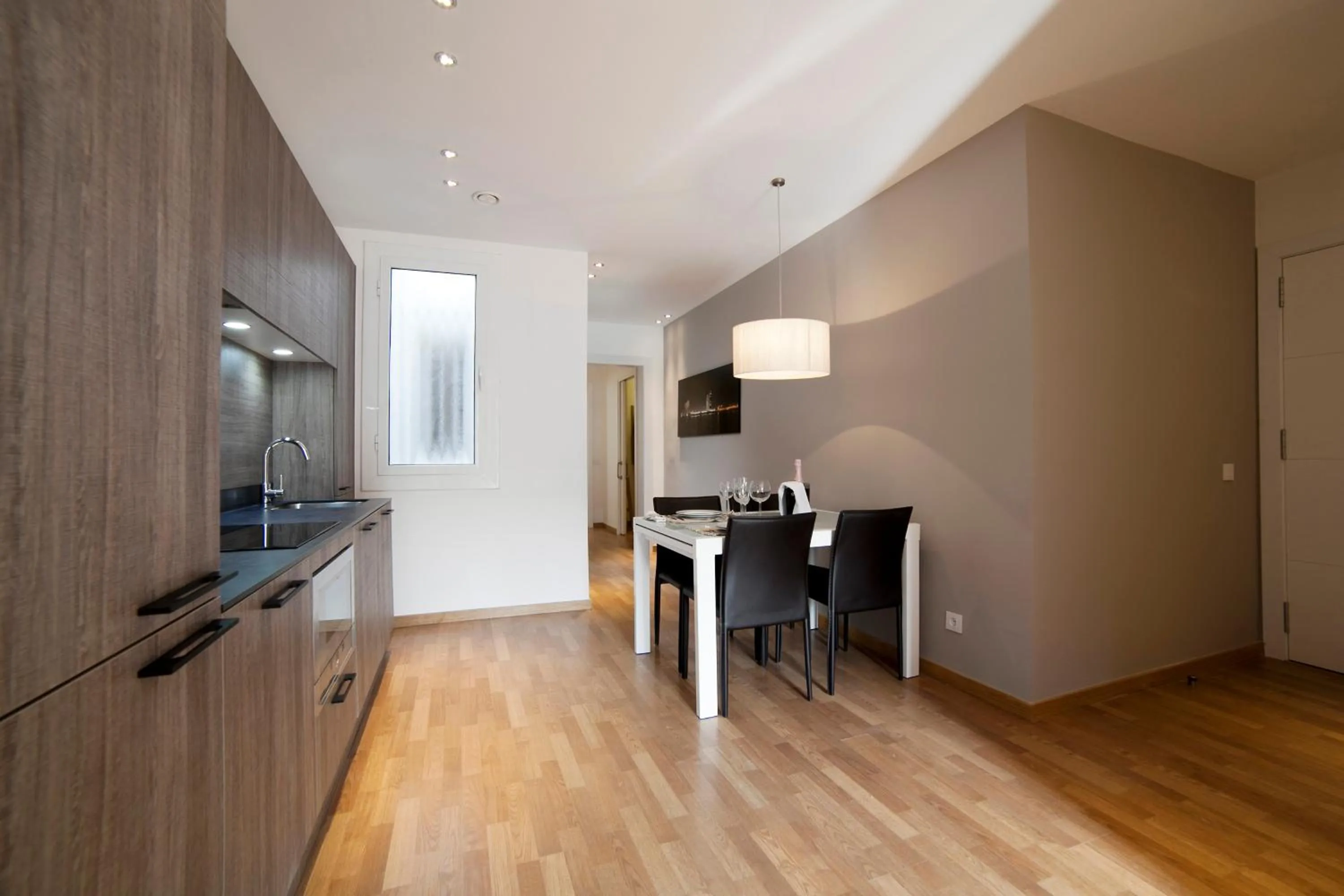 Kitchen or kitchenette in Serennia Apartamentos Ramblas - Plaça Catalunya