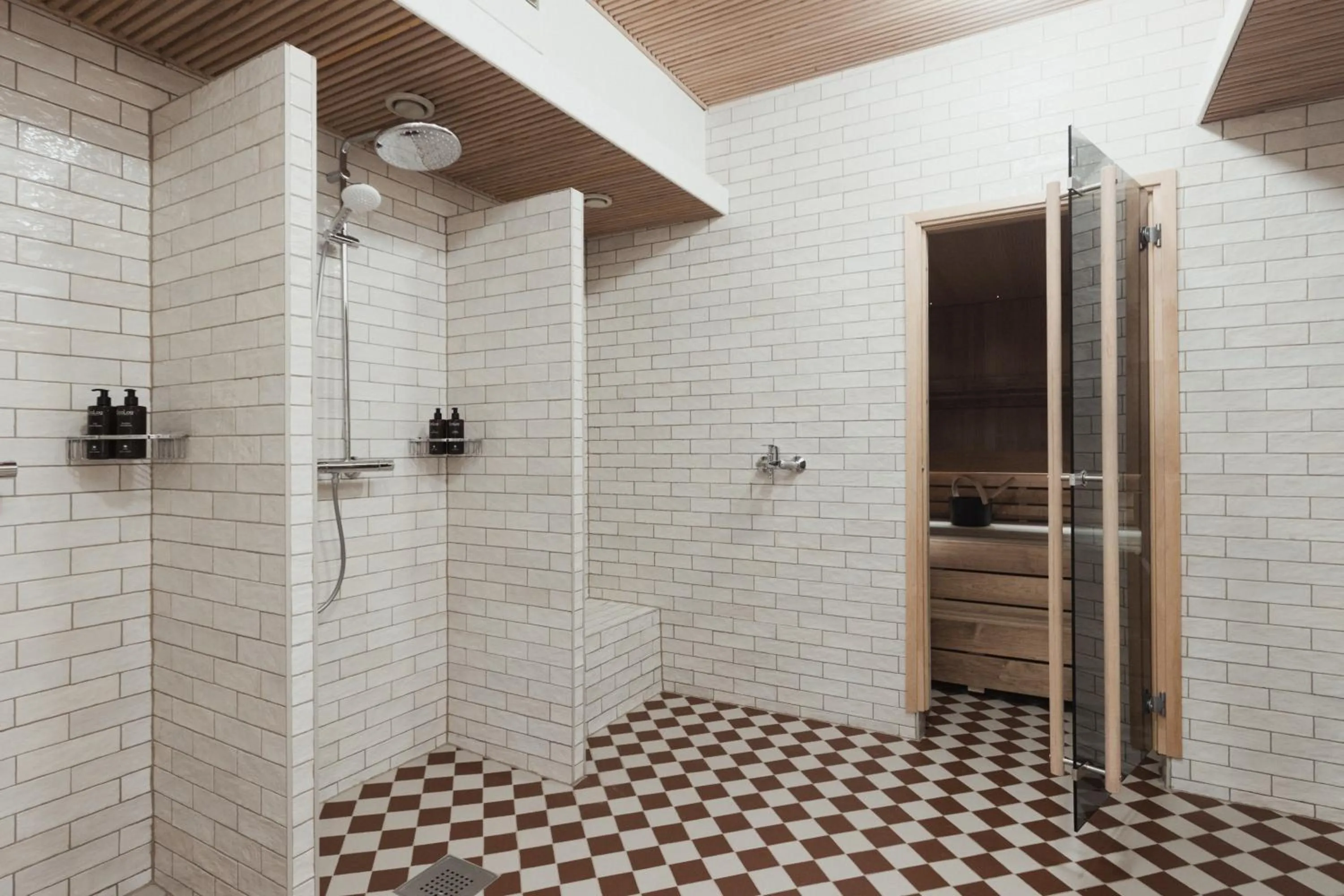 Shower in GLO Hotel Art