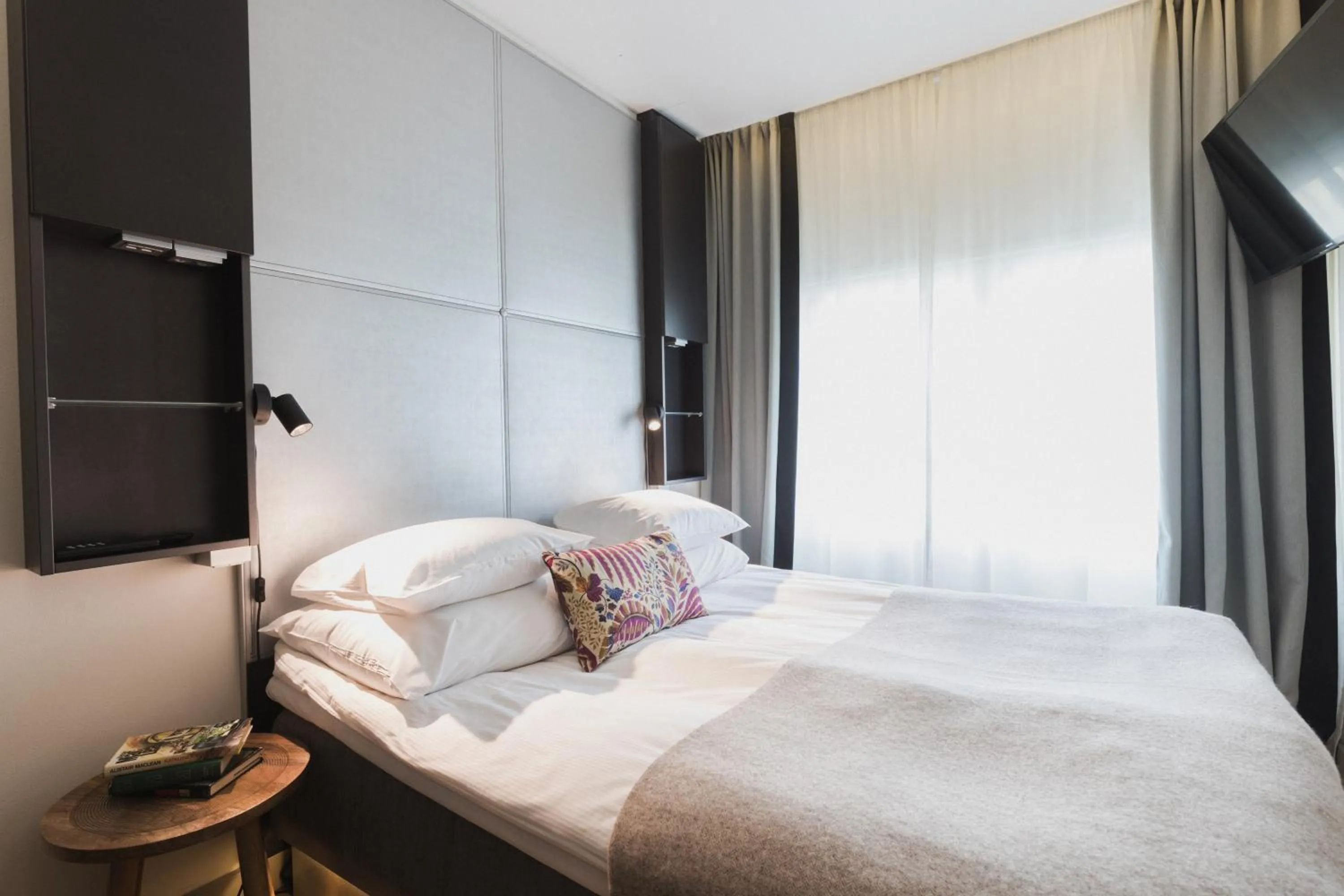 Bed in GLO Hotel Art