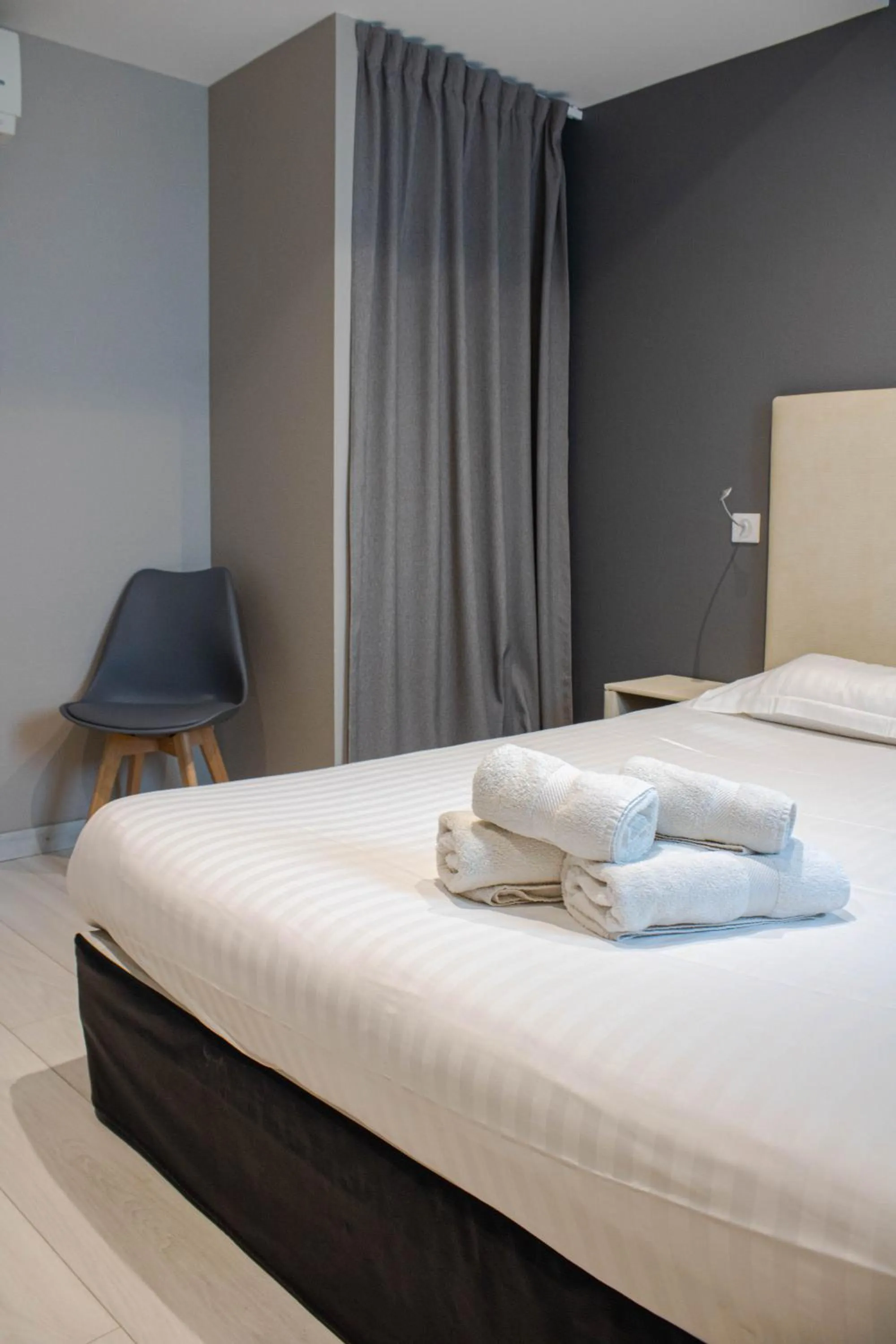 hair dresser, Bed in La Source